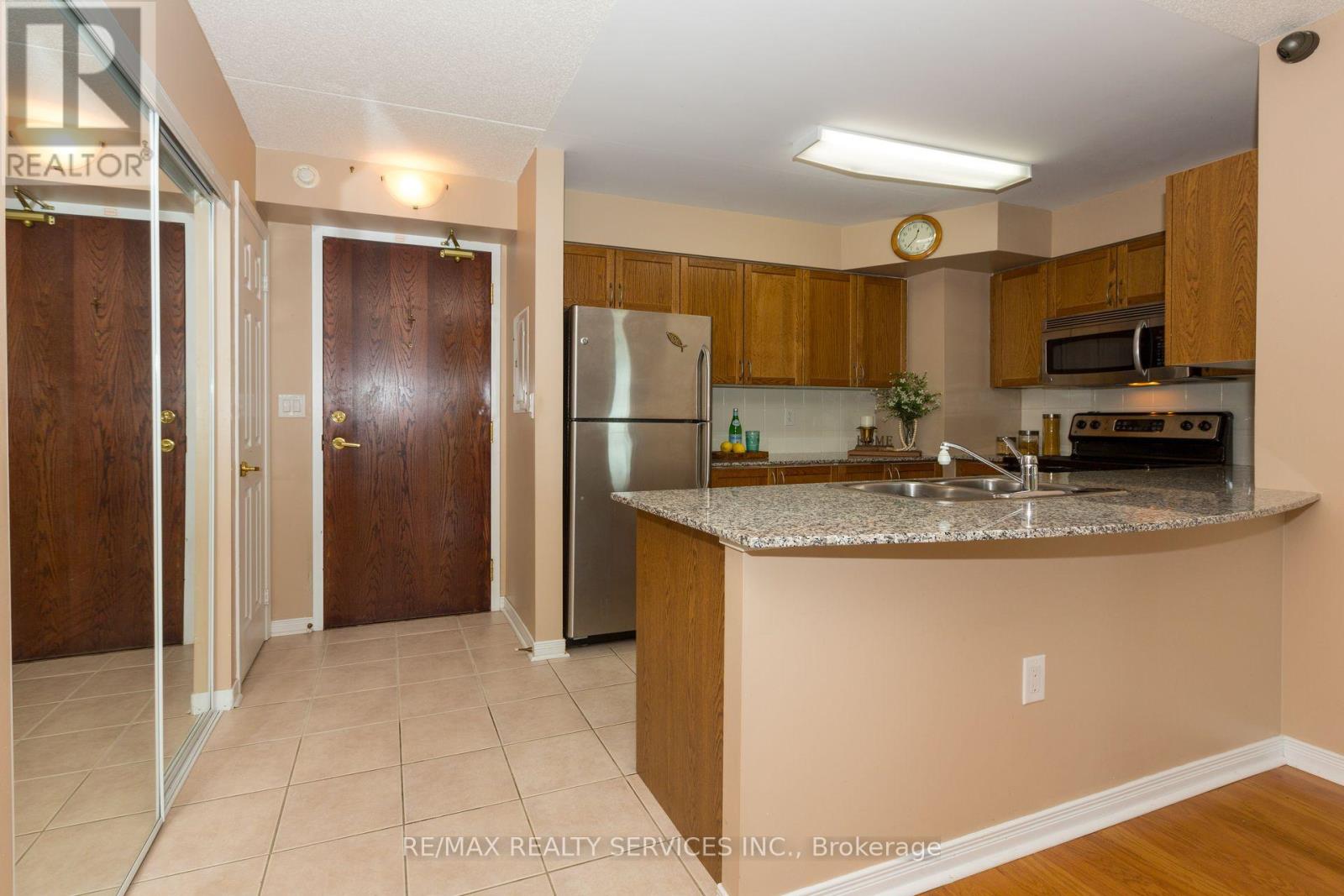 213 - 55 Via Rosedale, Brampton, Ontario  L6R 0V1 - Photo 11 - W12162991