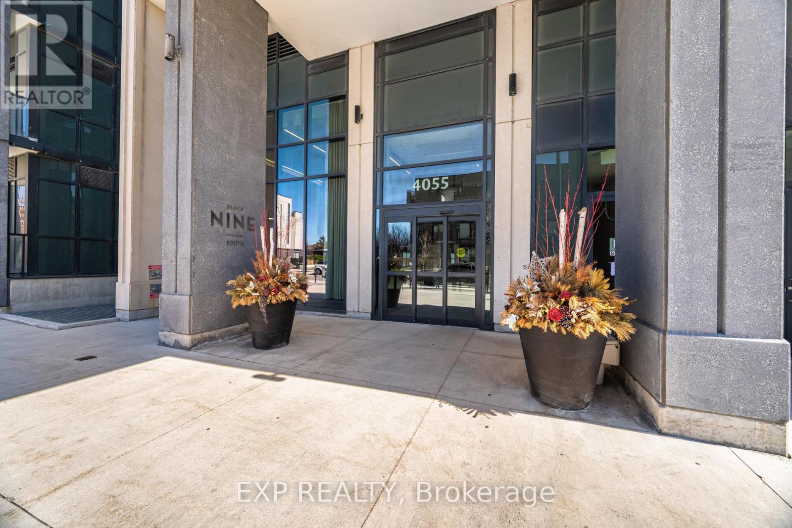 916 - 4055 Parkside Village Drive, Mississauga, Ontario  L5B 0K8 - Photo 2 - W12163027