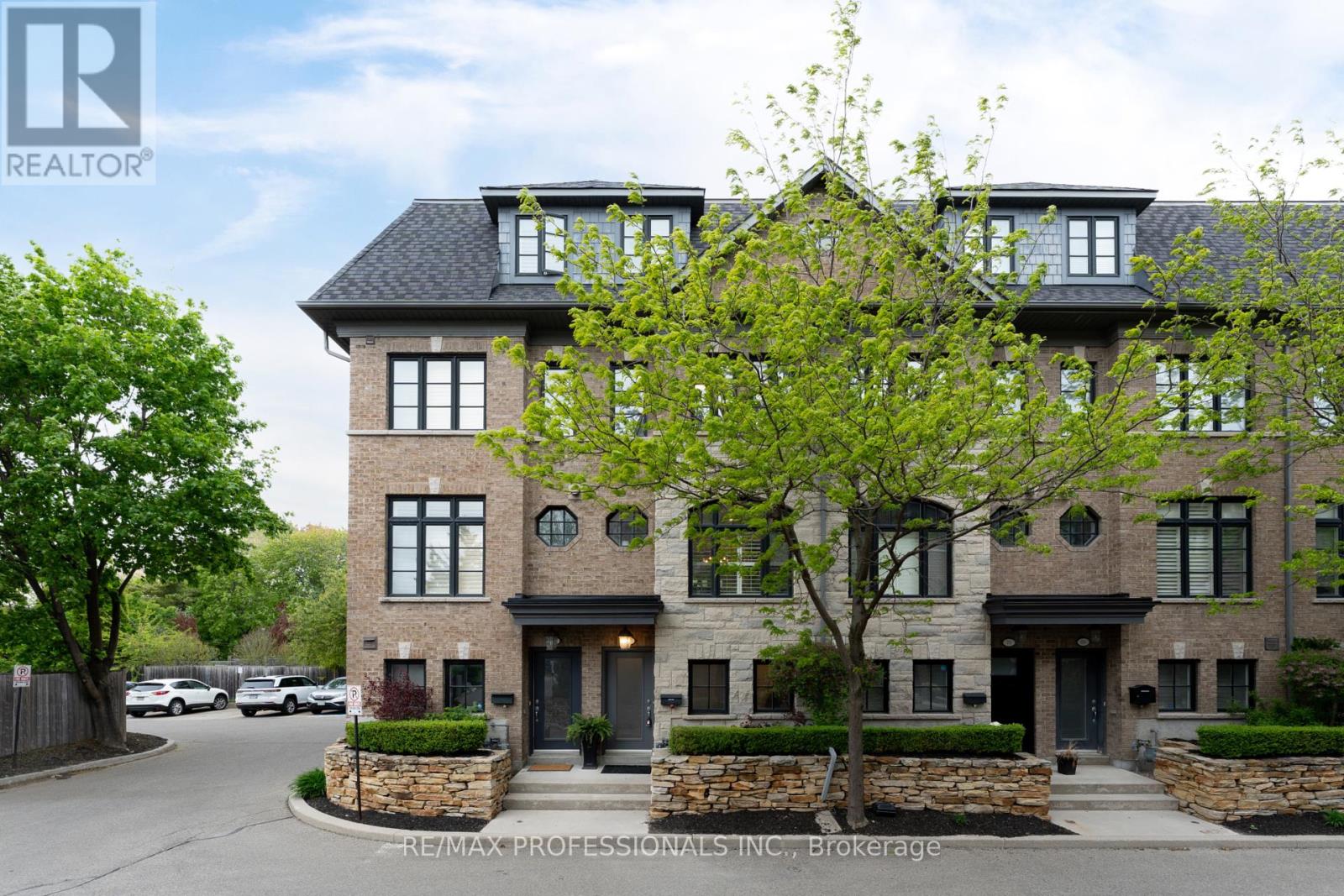 72 LOBO MEWS, Toronto, Ontario