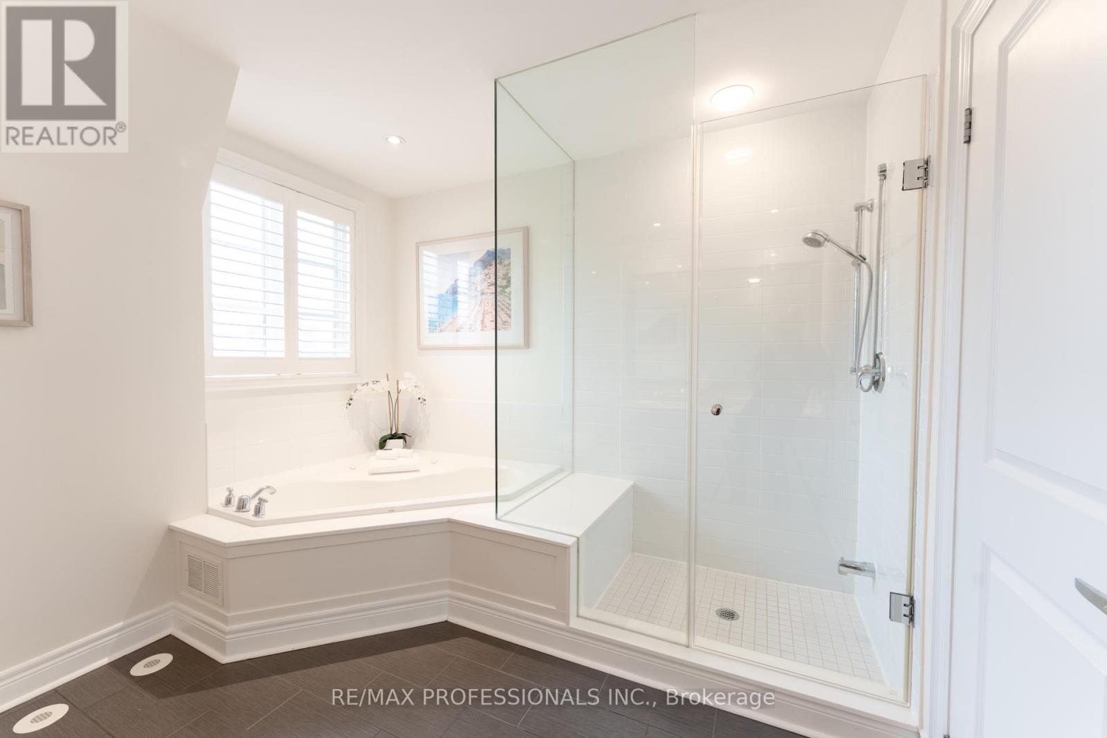72 Lobo Mews, Toronto, Ontario  M8Z 0B1 - Photo 39 - W12163031