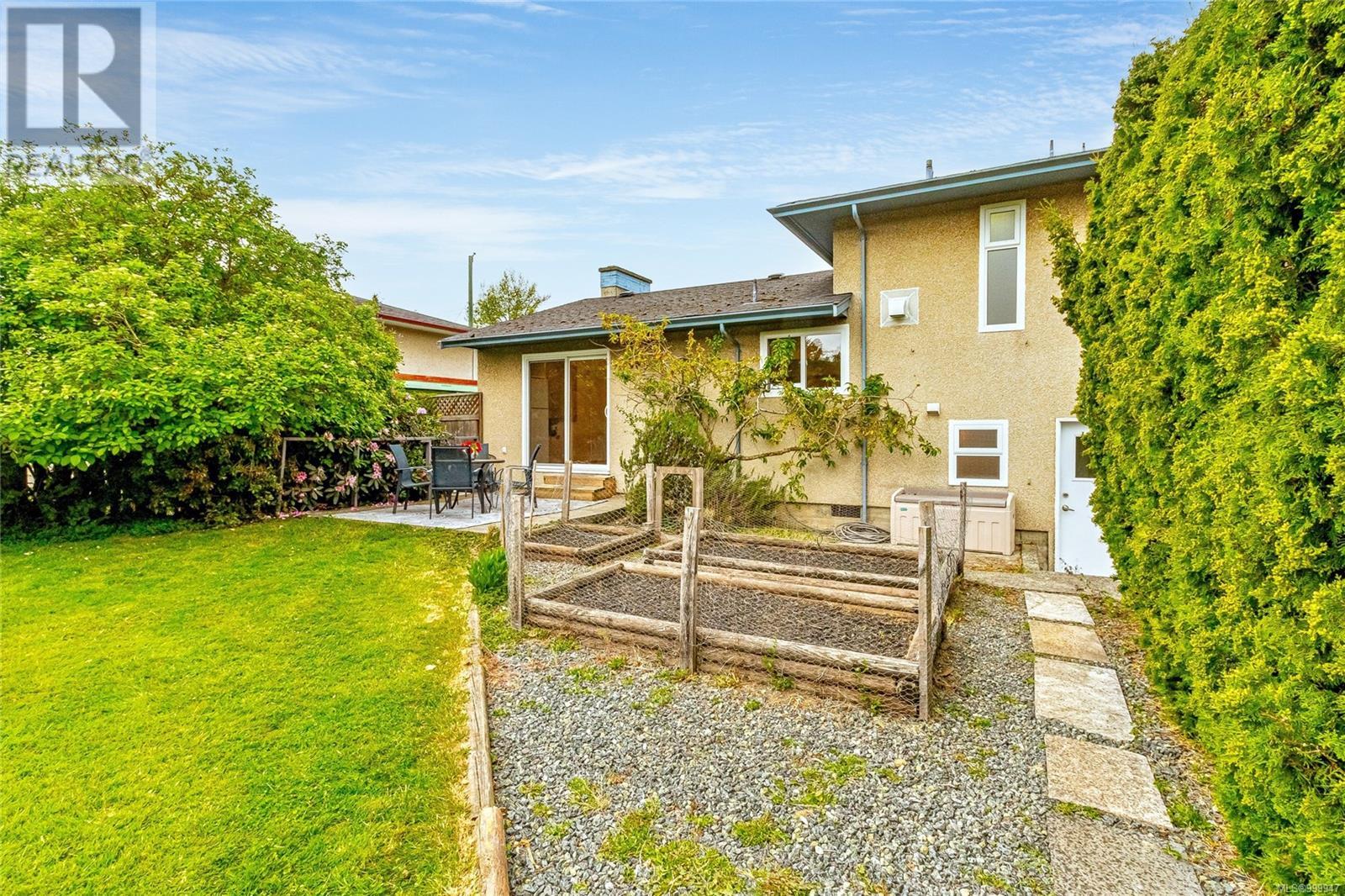 3931 Ansell Rd, Saanich, British Columbia  V8P 4W1 - Photo 38 - 999947