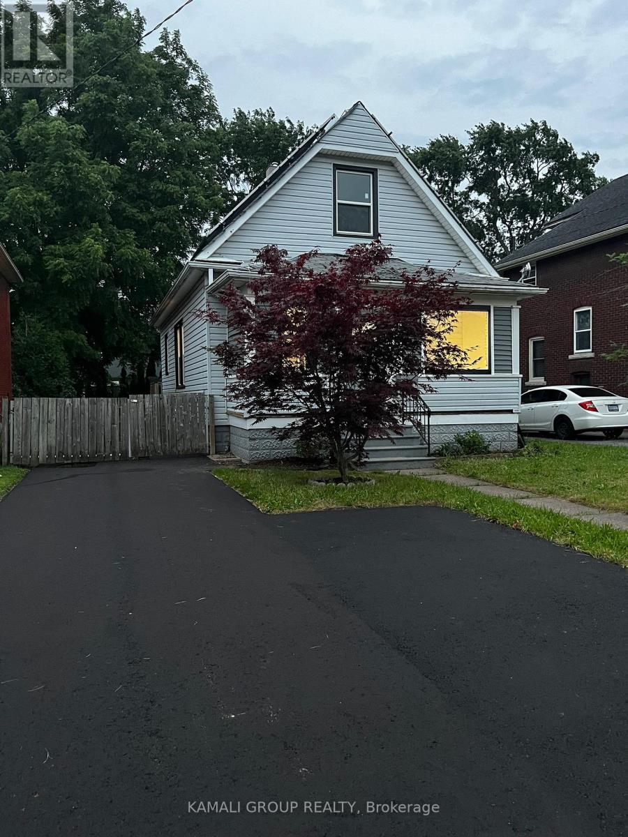 Main - 4554 Third Avenue, Niagara Falls, Ontario  L2E 4L2 - Photo 1 - X12163073