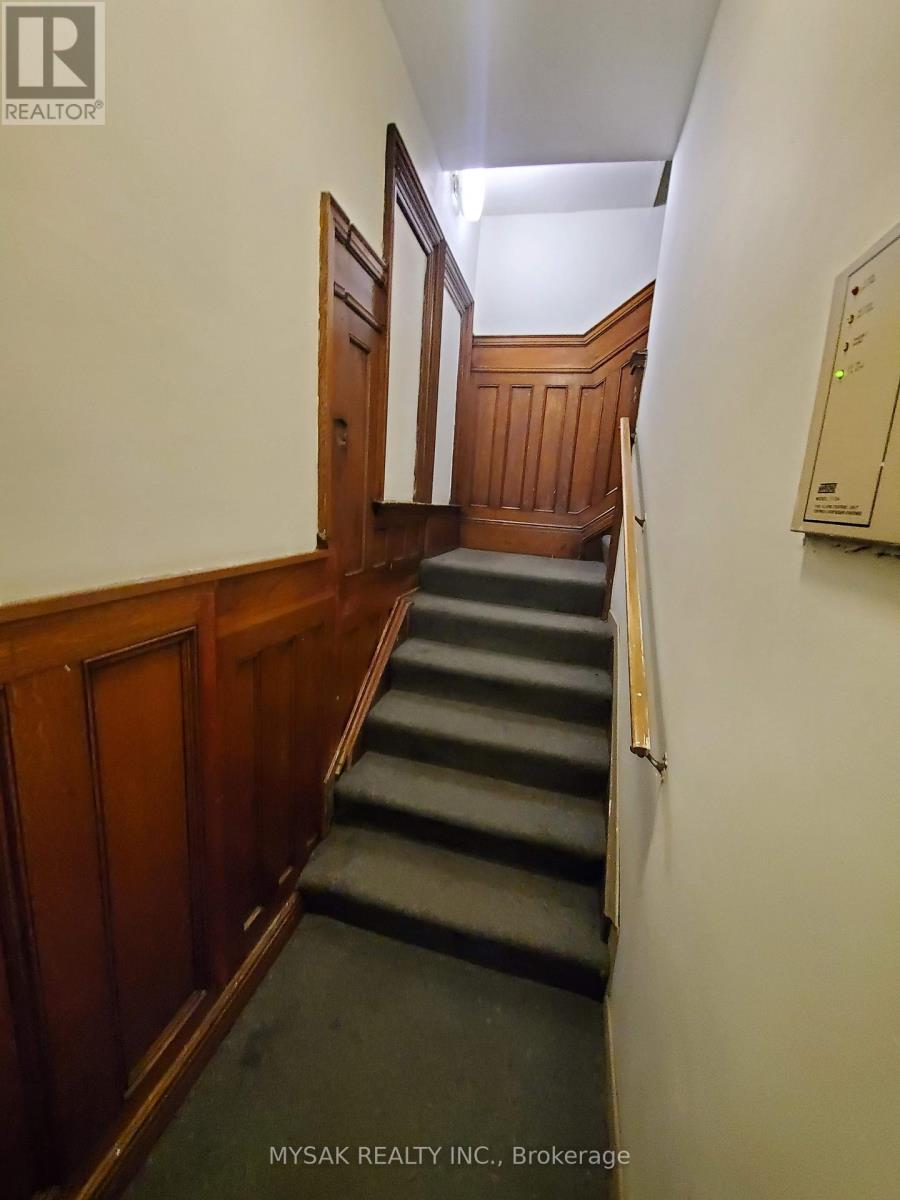 104 Bedford Road, Toronto, Ontario  M5R 2K2 - Photo 18 - C12163111