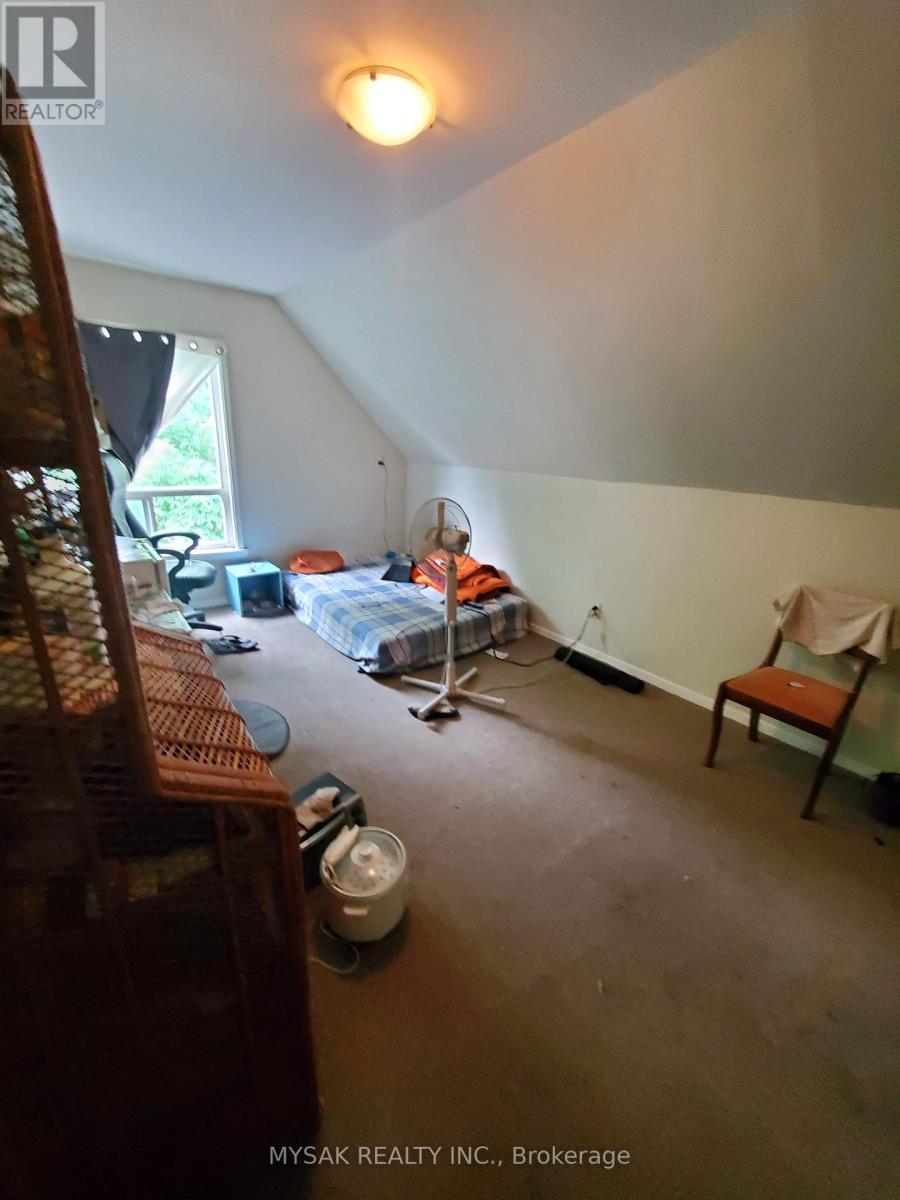 104 Bedford Road, Toronto, Ontario  M5R 2K2 - Photo 8 - C12163111