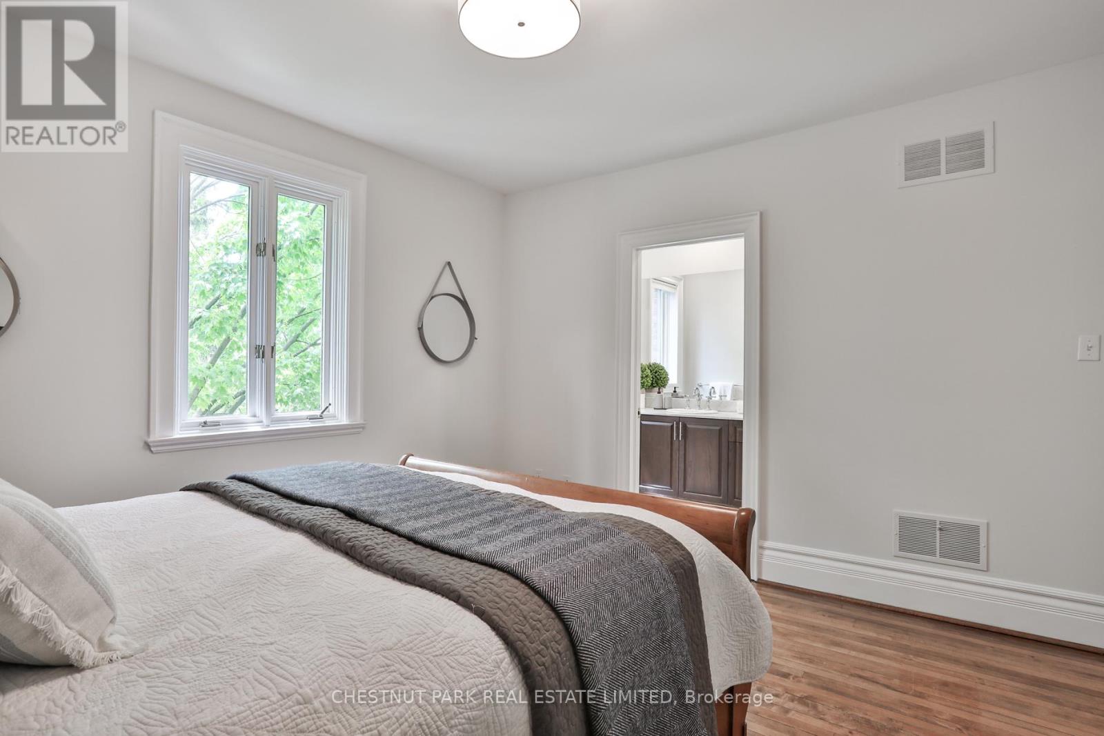 121 Roxborough Drive, Toronto, Ontario  M4W 1X5 - Photo 37 - C12163185