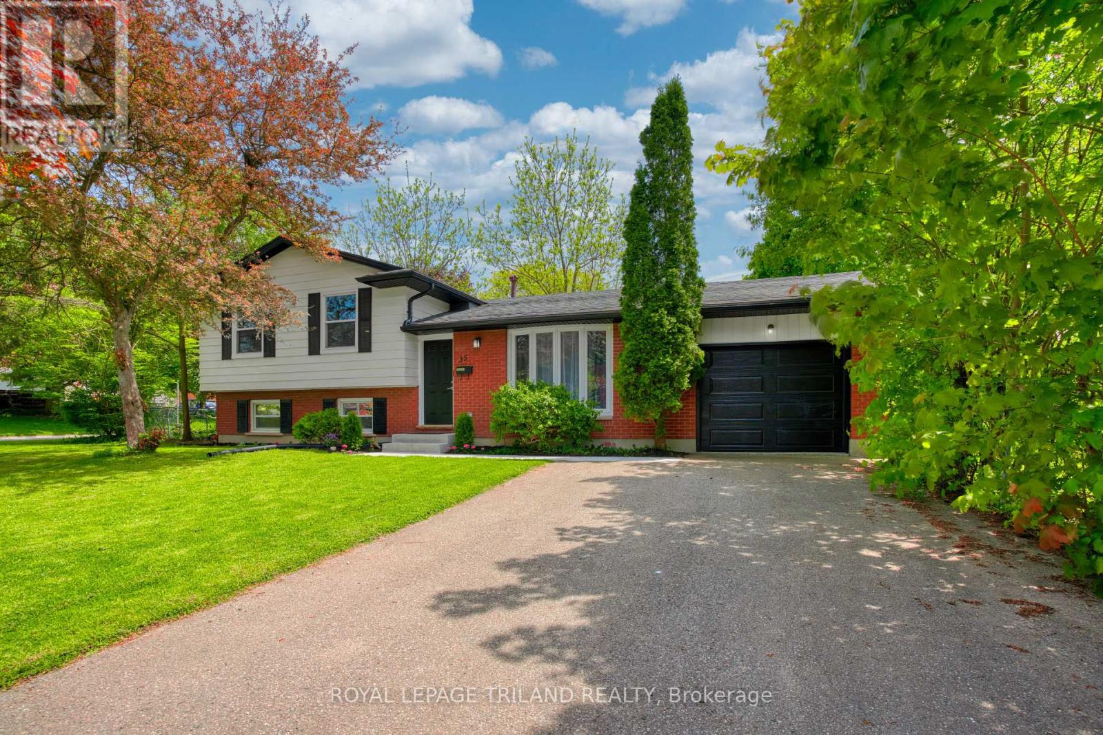 35 ROLLSCOURT GARDENS, London North, Ontario