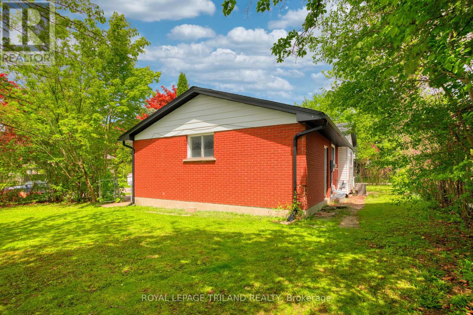 35 Rollscourt Gardens, London North, Ontario  N6G 1L9 - Photo 2 - X12163331