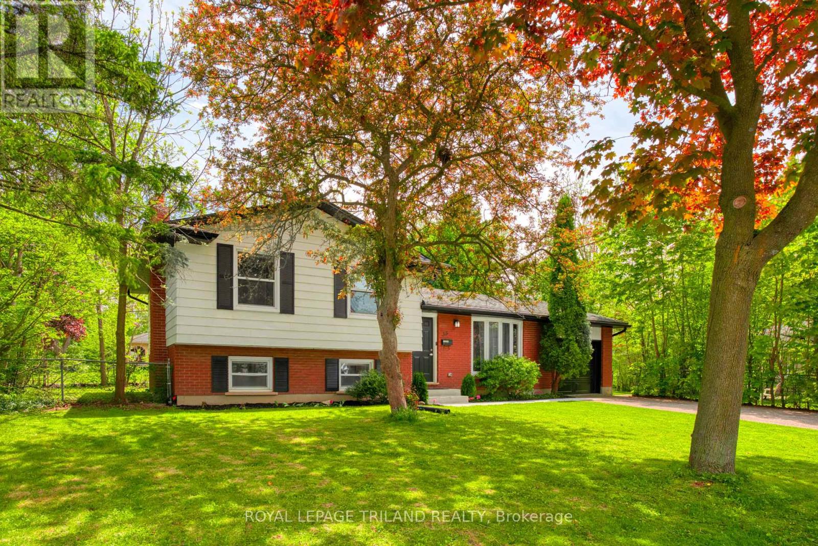 35 Rollscourt Gardens, London North, Ontario  N6G 1L9 - Photo 3 - X12163331
