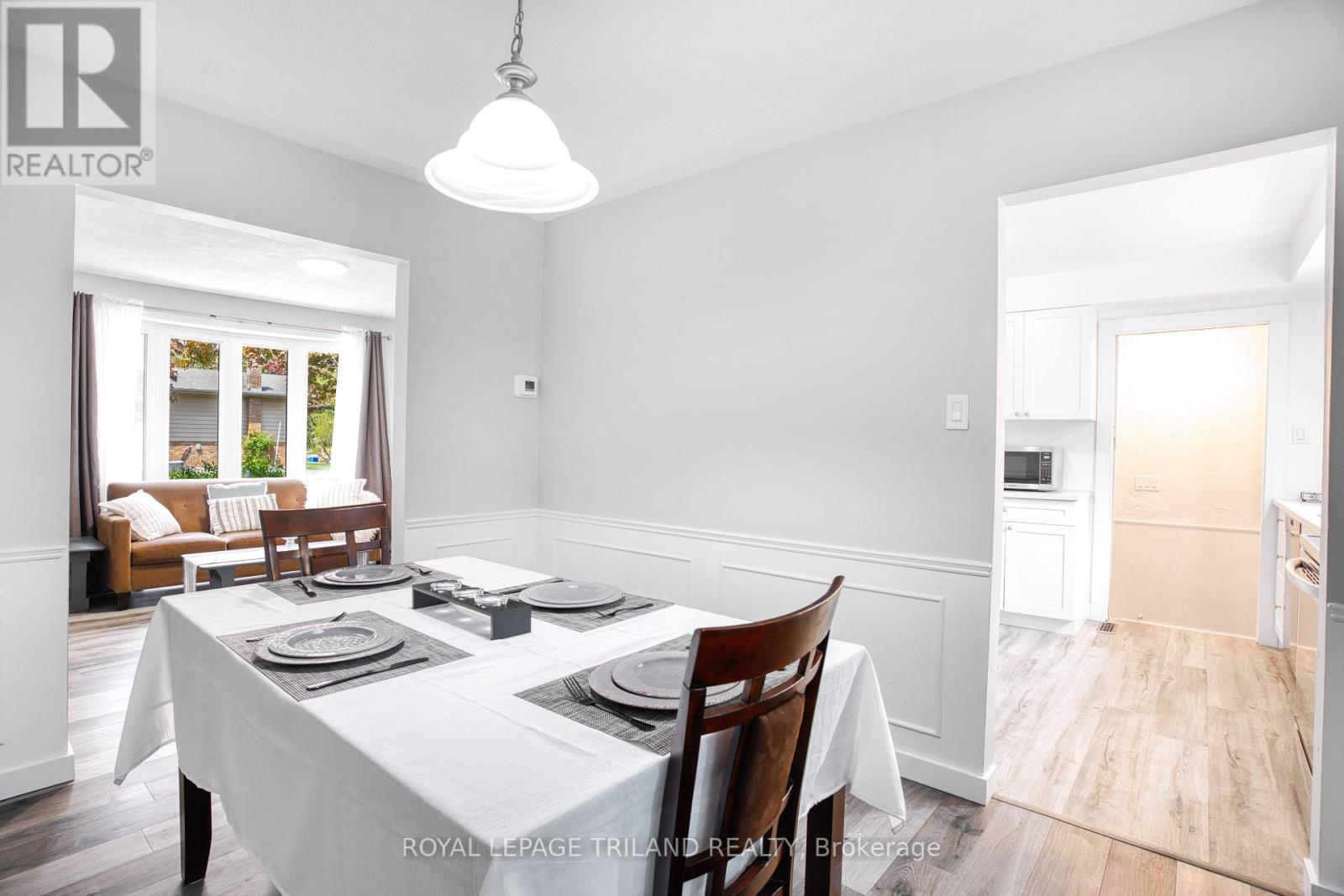 35 Rollscourt Gardens, London North, Ontario  N6G 1L9 - Photo 9 - X12163331