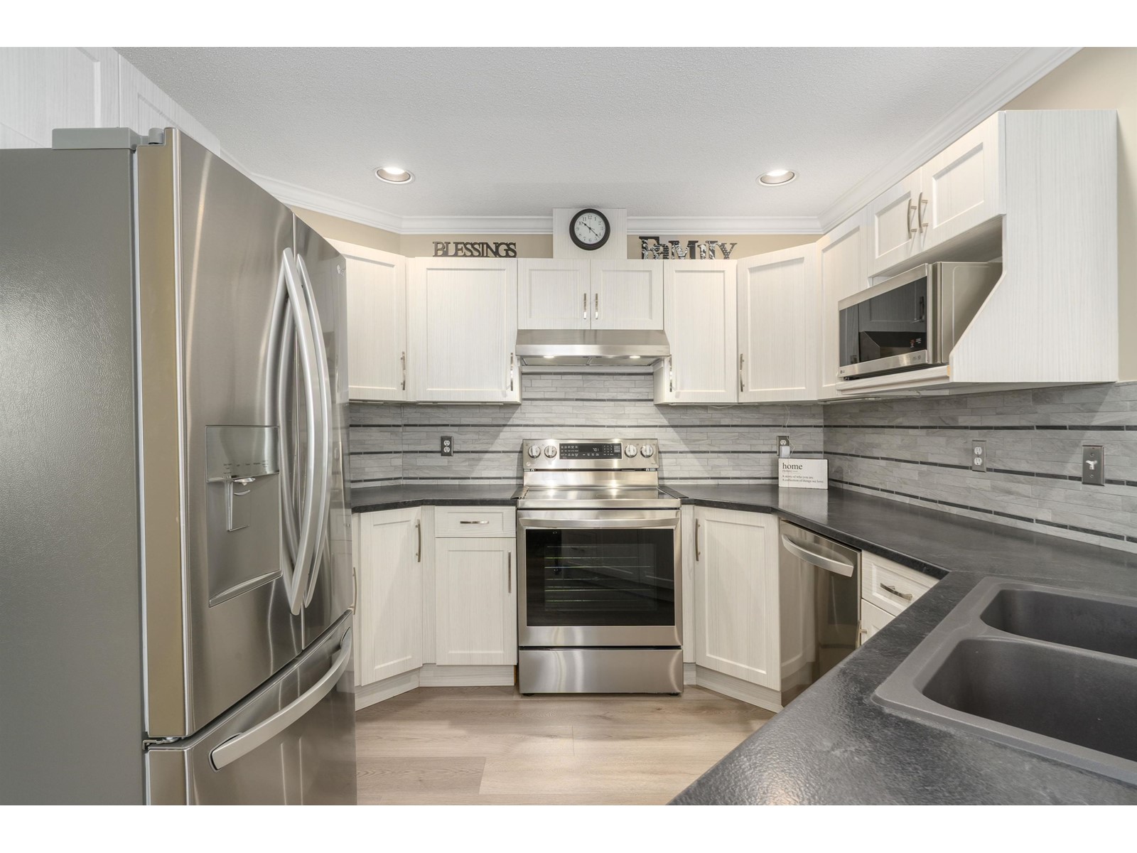 Property at 188 20391 96 AVENUE image 4