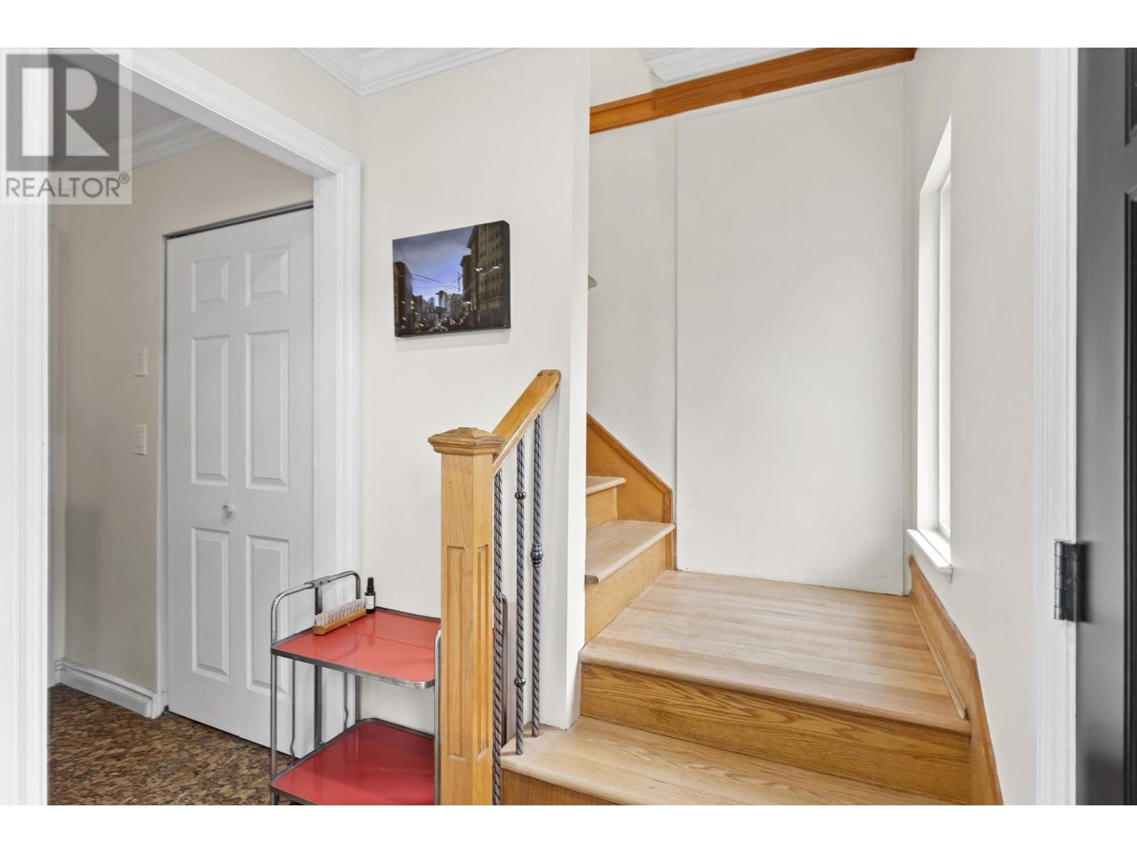 2388 Cambridge Street, Vancouver, British Columbia  V5L 1E7 - Photo 5 - R3005085