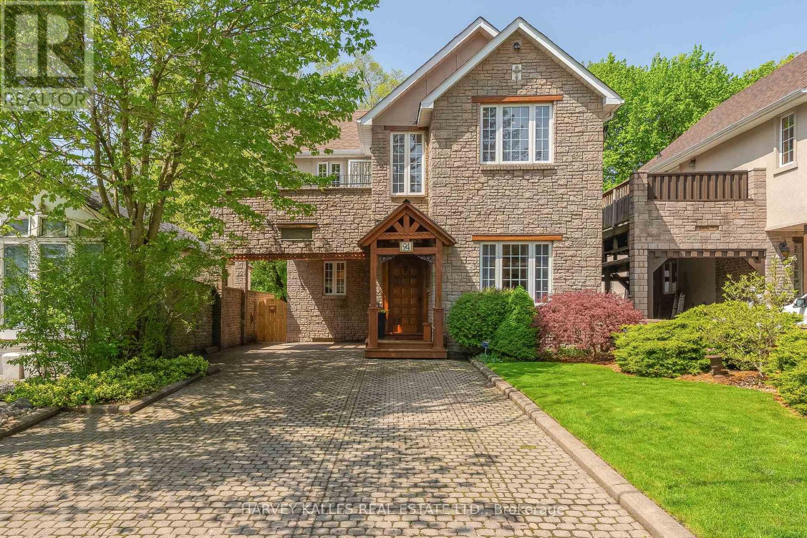 94 BROOKLAWN AVENUE, Toronto, Ontario