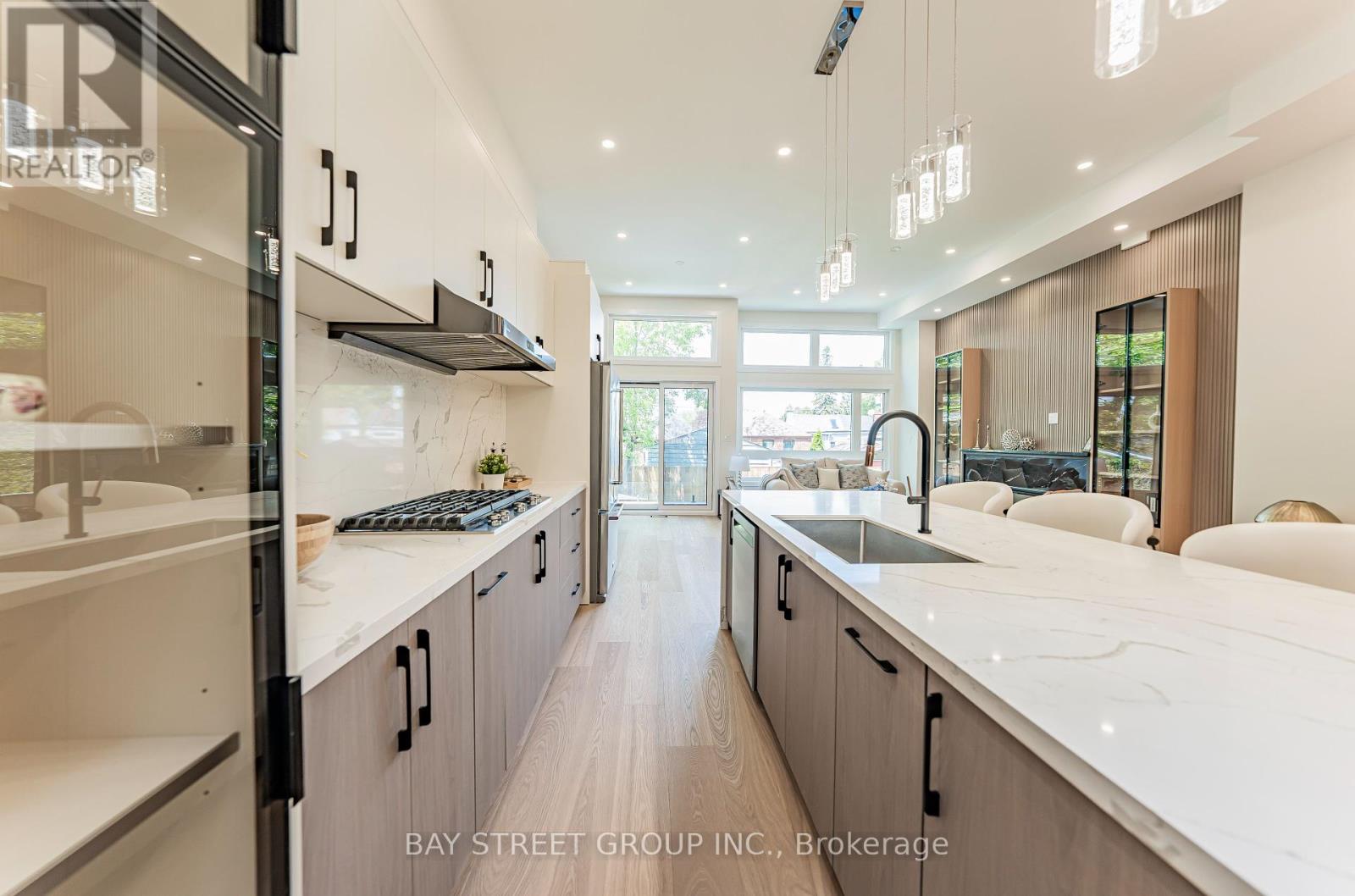 186 Holborne Avenue, Toronto, Ontario  M4C 2R8 - Photo 10 - E12163247