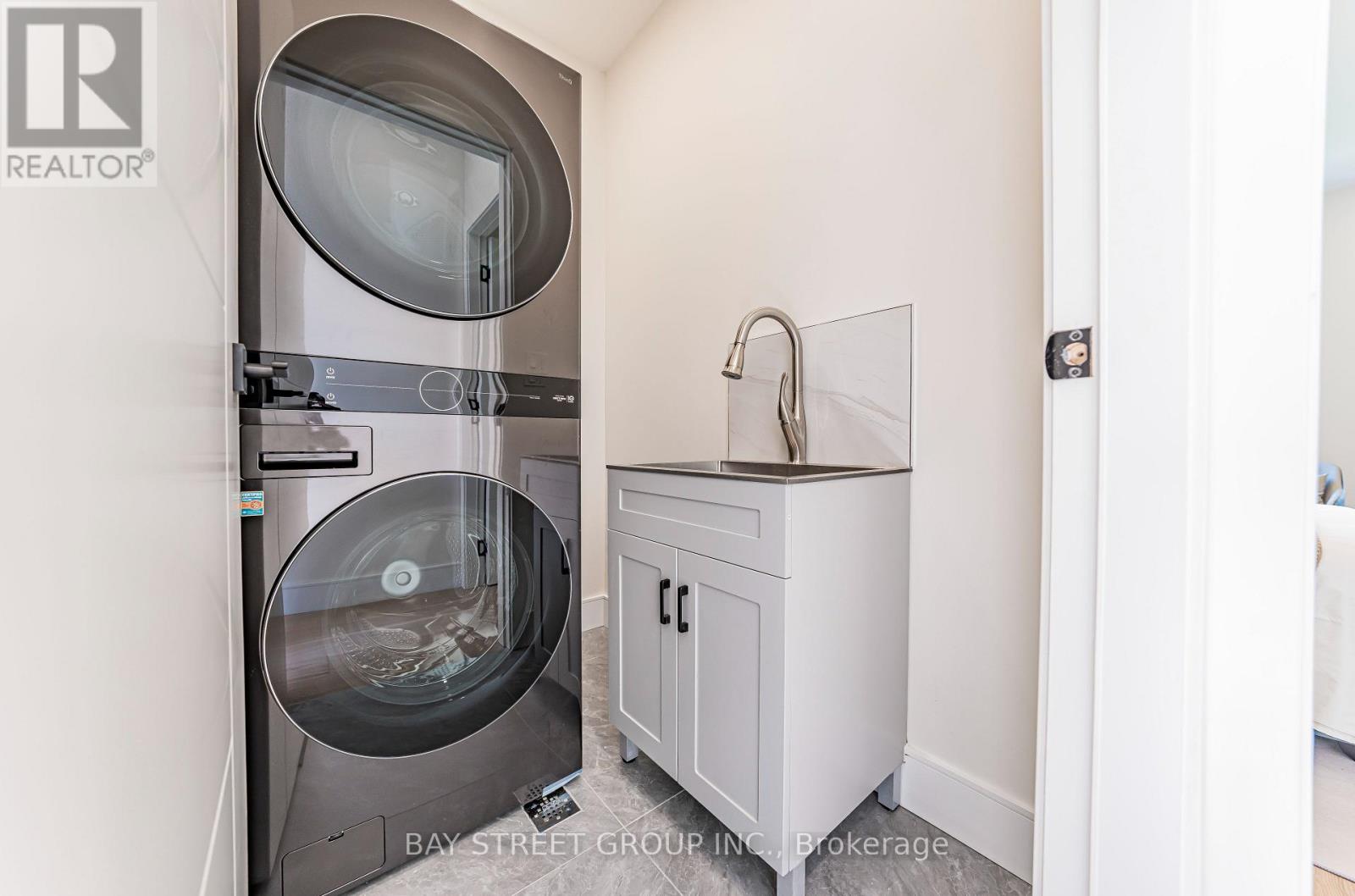 186 Holborne Avenue, Toronto, Ontario  M4C 2R8 - Photo 21 - E12163247