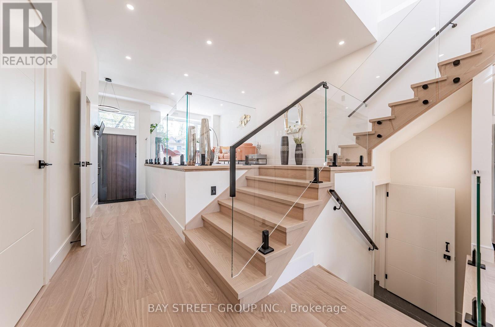 186 Holborne Avenue, Toronto, Ontario  M4C 2R8 - Photo 4 - E12163247
