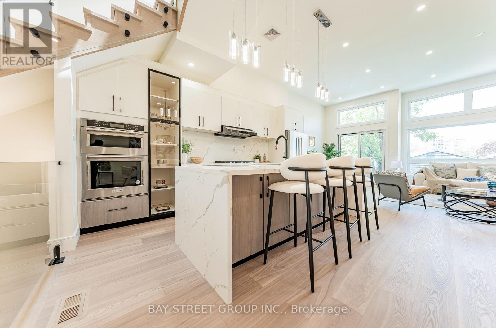 186 Holborne Avenue, Toronto, Ontario  M4C 2R8 - Photo 9 - E12163247