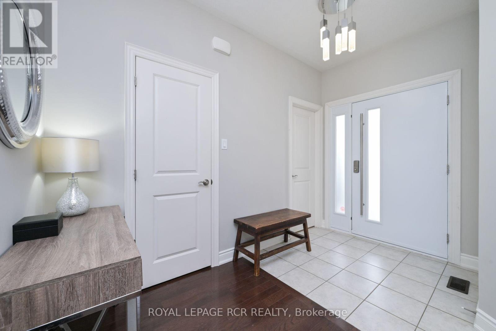 2 Warman Street, New Tecumseth, Ontario  L9R 0C2 - Photo 5 - N12163168