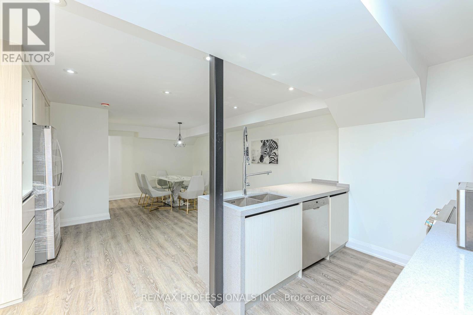 1 - 295 Deepsprings Crescent, Vaughan, Ontario  L6A 3L6 - Photo 8 - N12163202