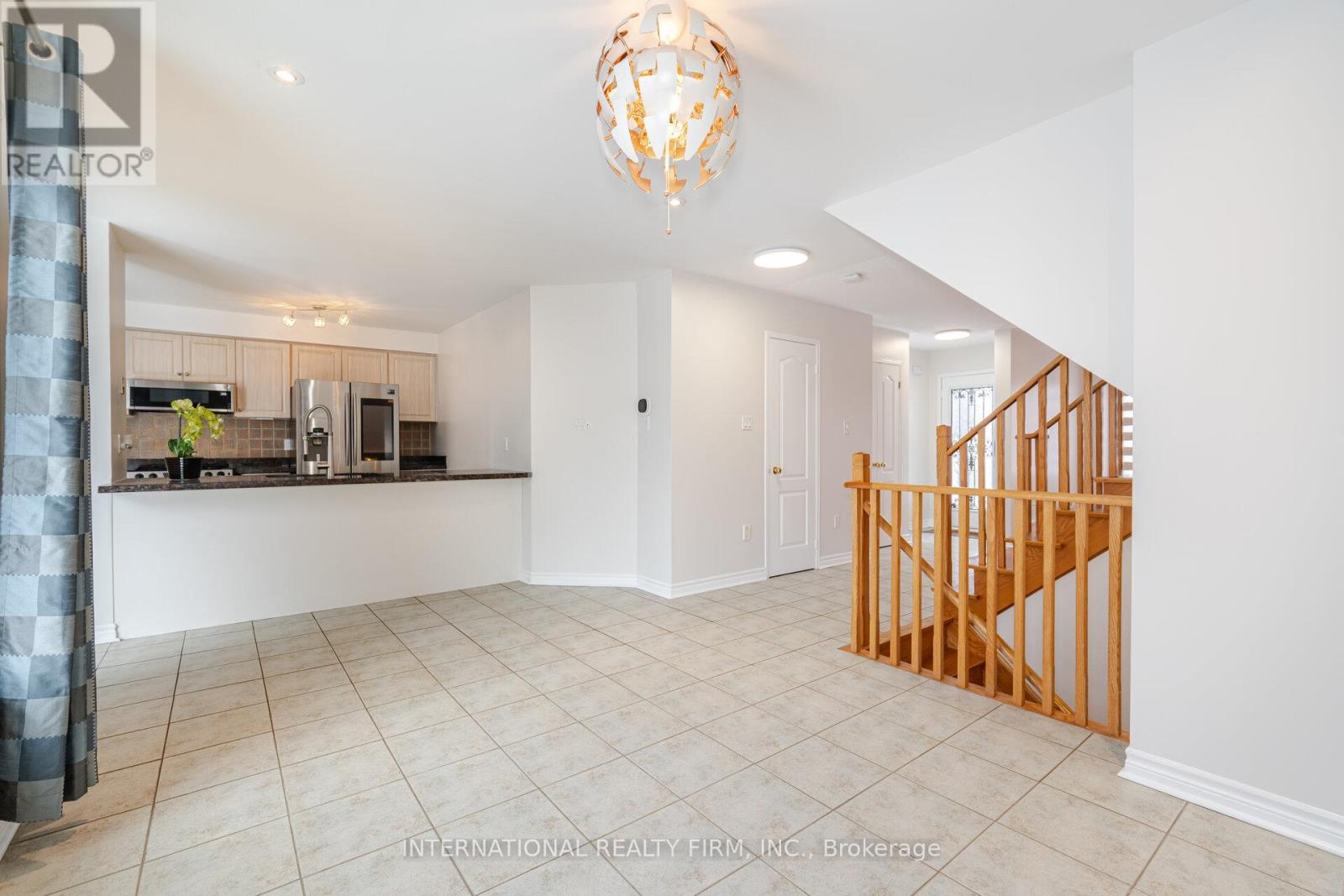 42 Matthew Drive, Vaughan, Ontario  L4L 9B4 - Photo 12 - N12163212