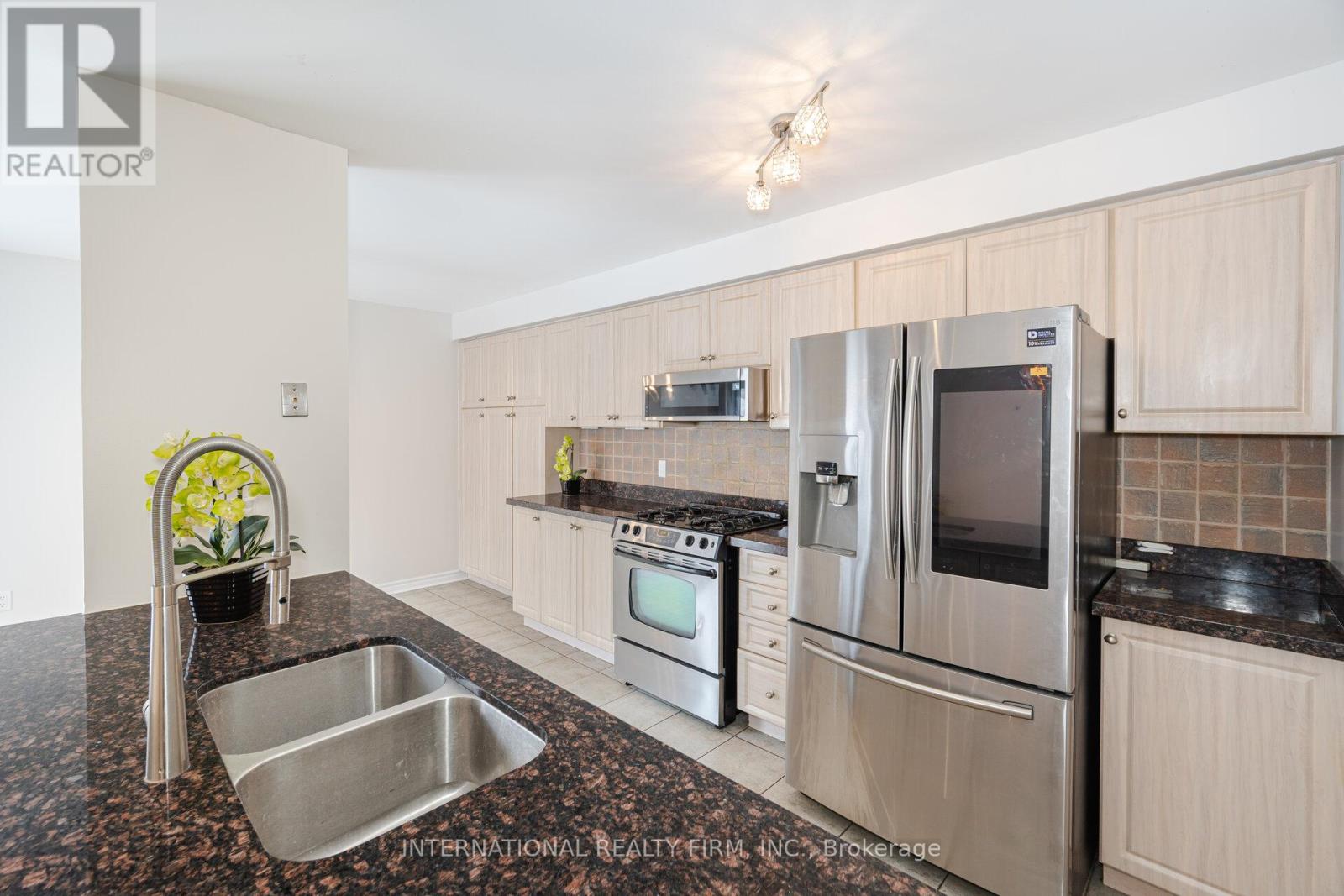 42 Matthew Drive, Vaughan, Ontario  L4L 9B4 - Photo 15 - N12163212