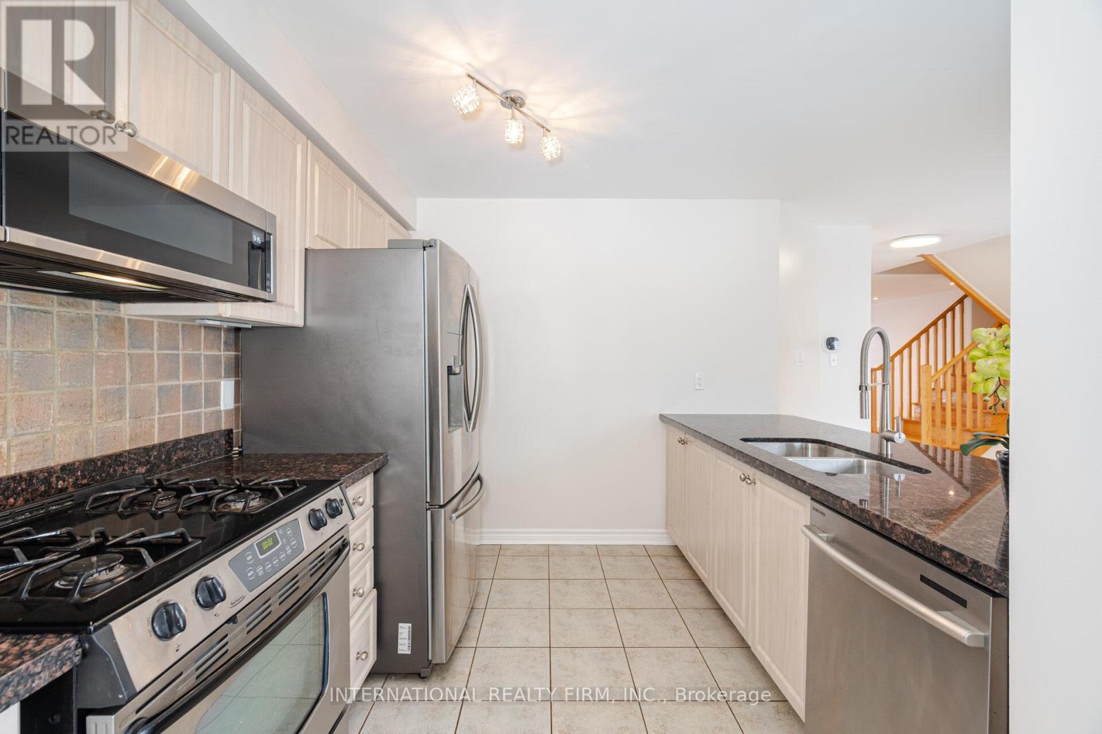 42 Matthew Drive, Vaughan, Ontario  L4L 9B4 - Photo 16 - N12163212