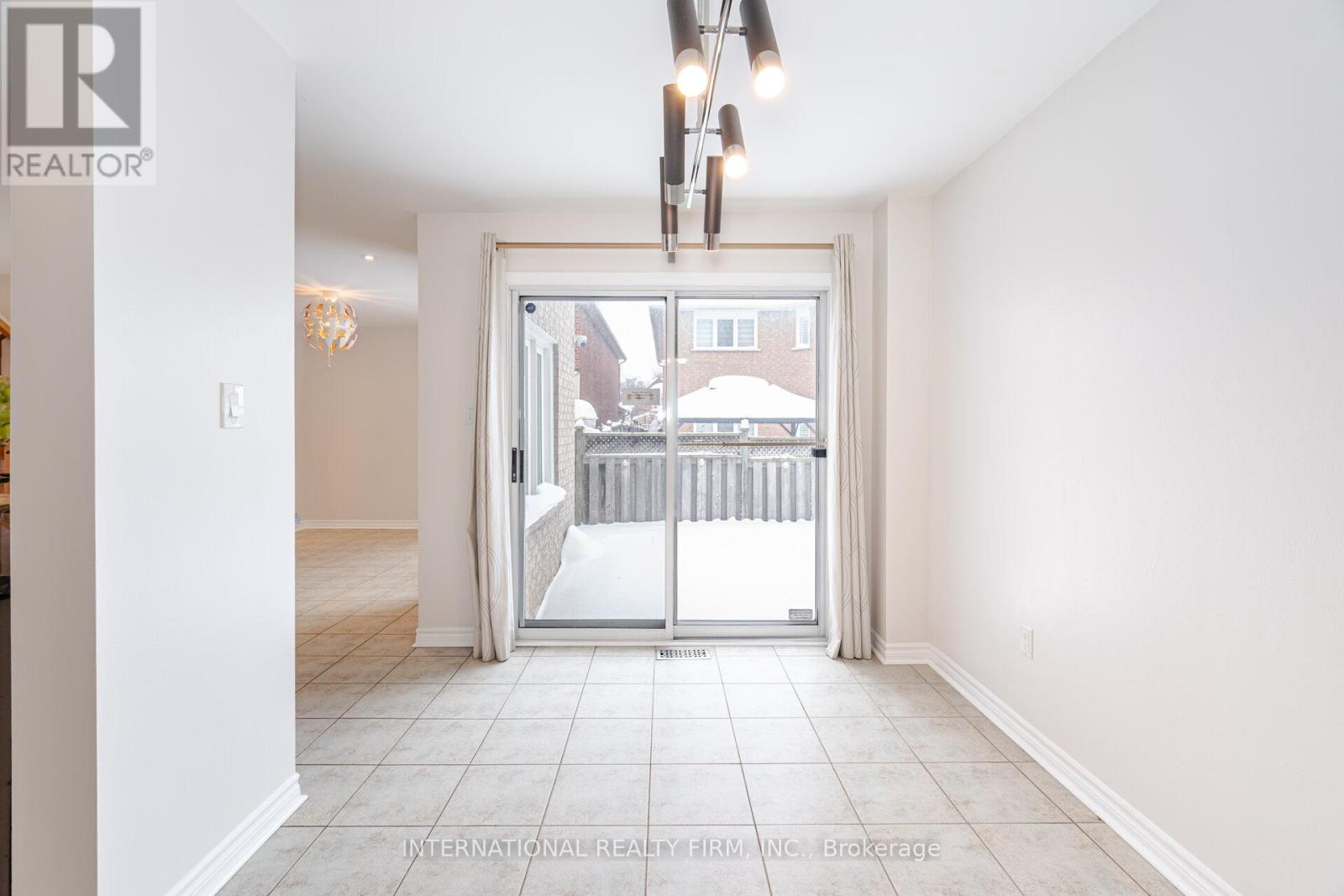 42 Matthew Drive, Vaughan, Ontario  L4L 9B4 - Photo 17 - N12163212