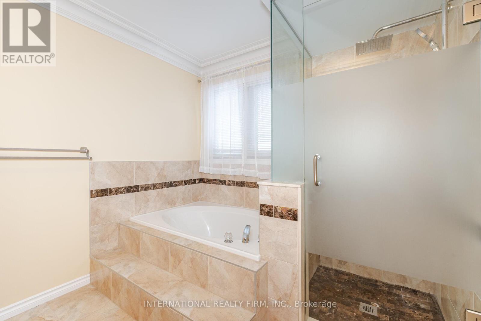 42 Matthew Drive, Vaughan, Ontario  L4L 9B4 - Photo 27 - N12163212