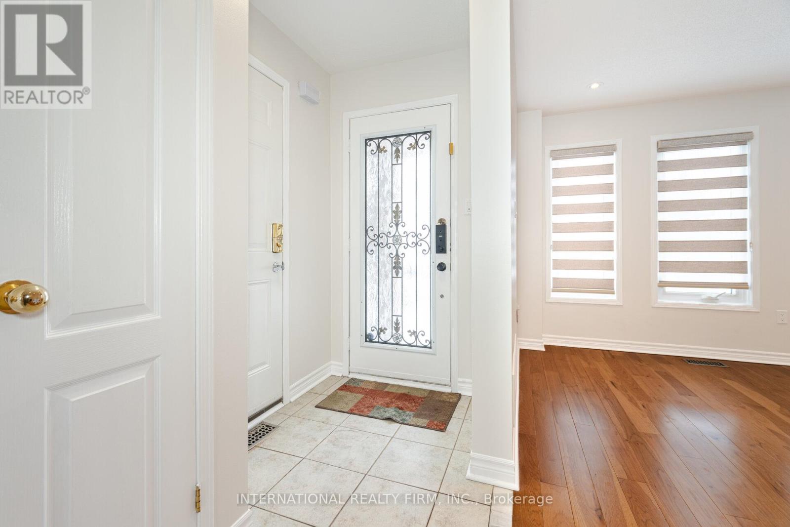 42 Matthew Drive, Vaughan, Ontario  L4L 9B4 - Photo 3 - N12163212