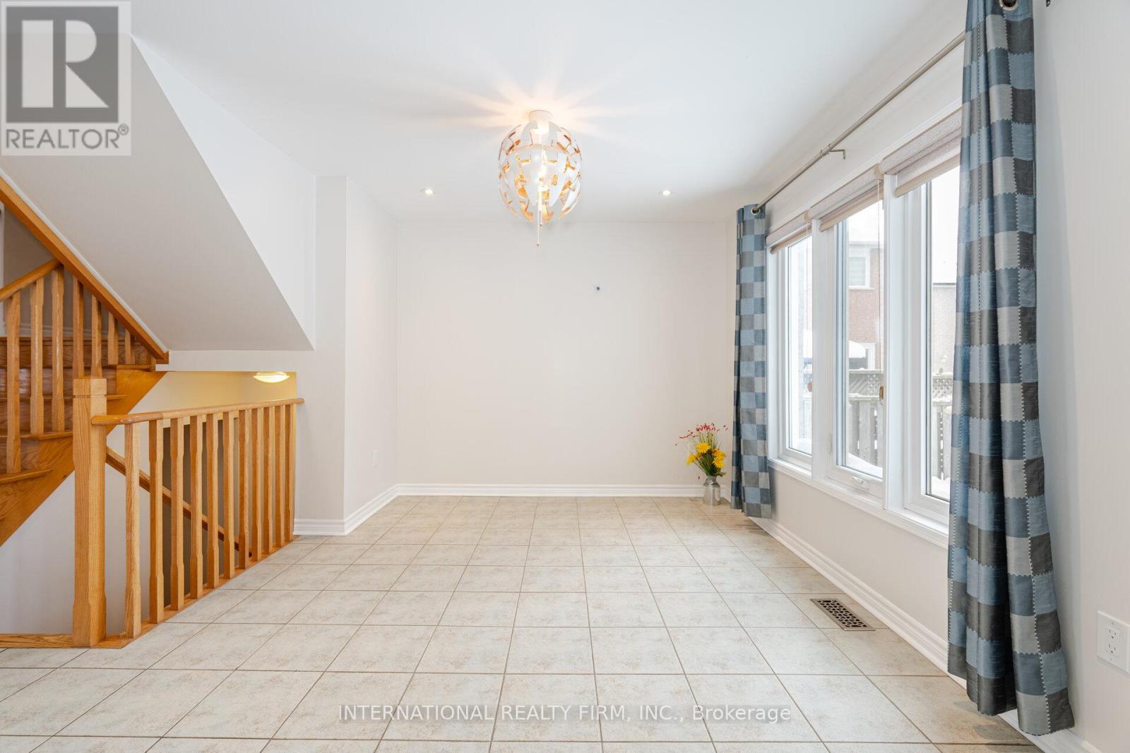 42 Matthew Drive, Vaughan, Ontario  L4L 9B4 - Photo 9 - N12163212