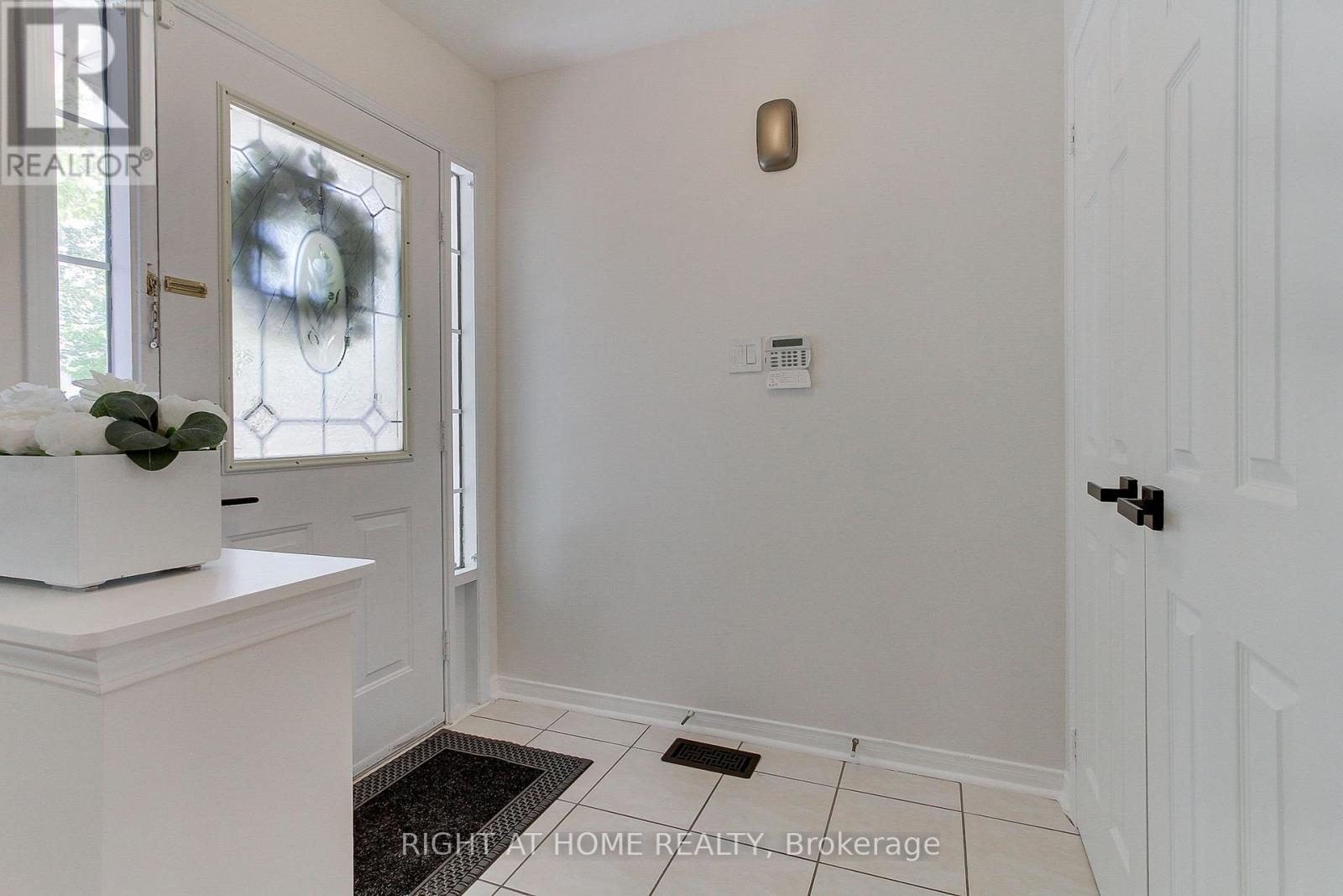 10 Juneberry Avenue, Markham, Ontario  L3S 4B1 - Photo 3 - N12163267