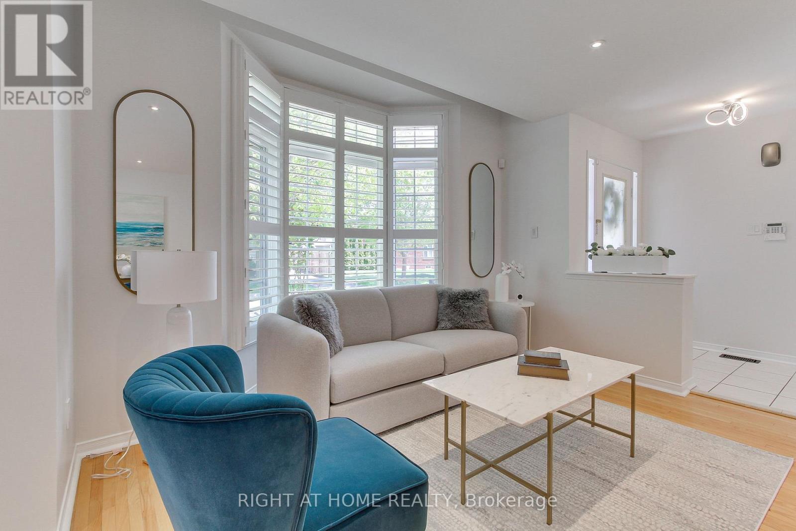10 Juneberry Avenue, Markham, Ontario  L3S 4B1 - Photo 4 - N12163267