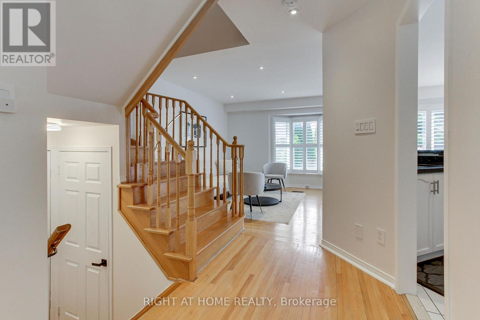 10 Juneberry Avenue, Markham, Ontario  L3S 4B1 - Photo 9 - N12163267