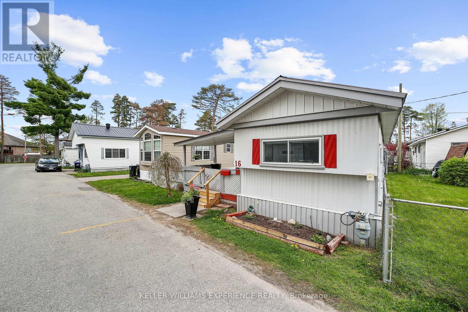 16 Second Street, Essa, Ontario  L3W 0L4 - Photo 2 - N12163276