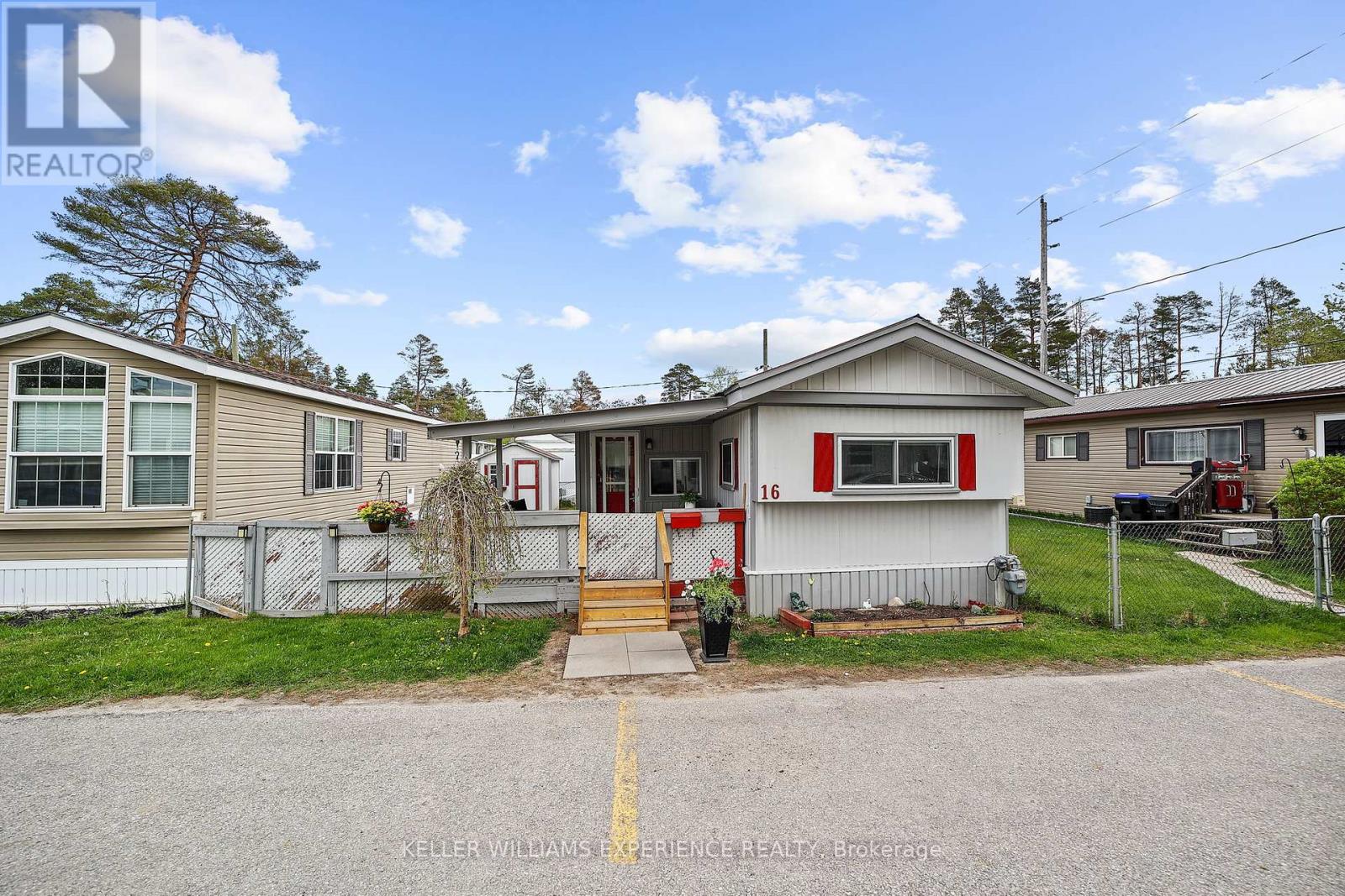 16 Second Street, Essa, Ontario  L3W 0L4 - Photo 3 - N12163276