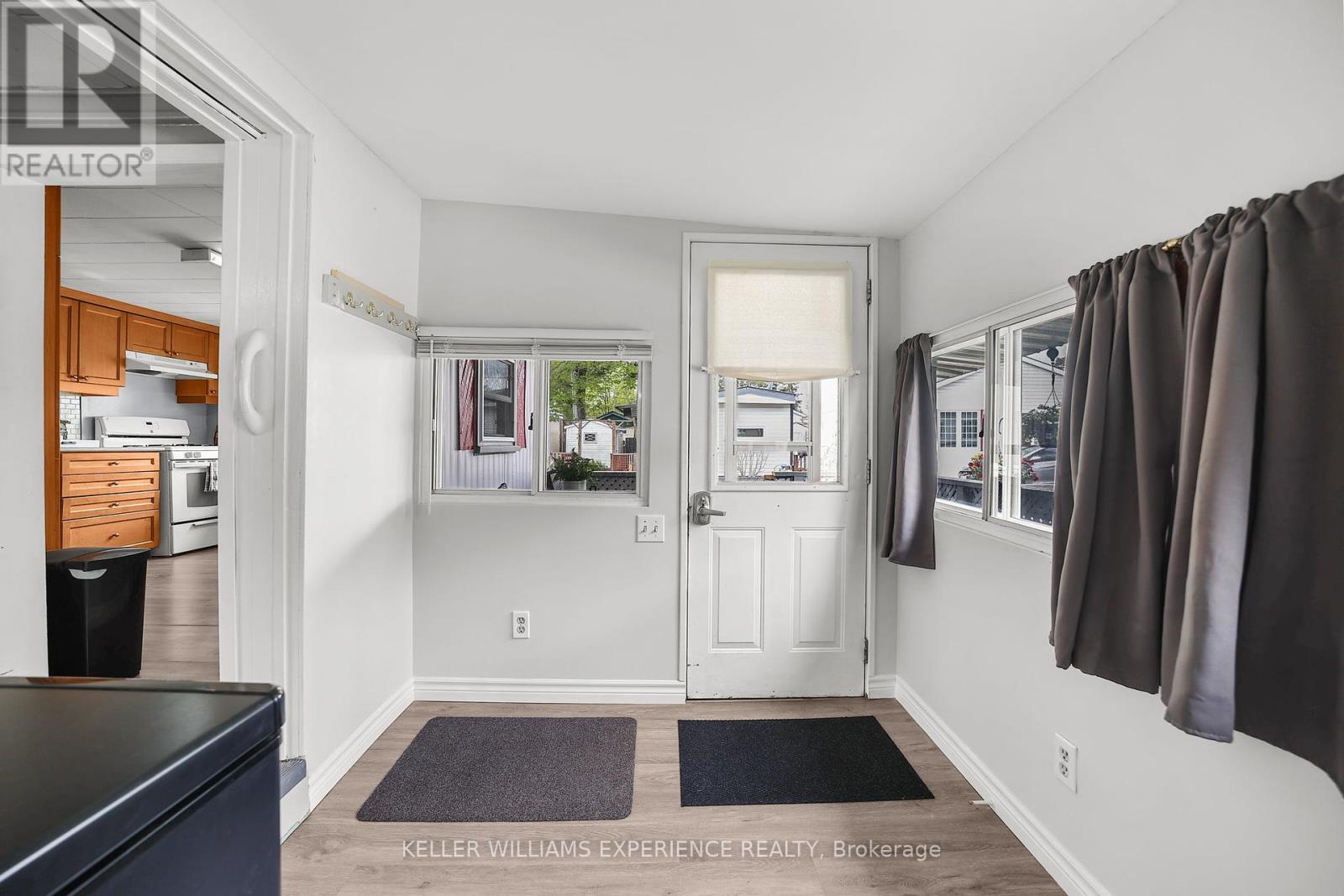 16 Second Street, Essa, Ontario  L3W 0L4 - Photo 4 - N12163276