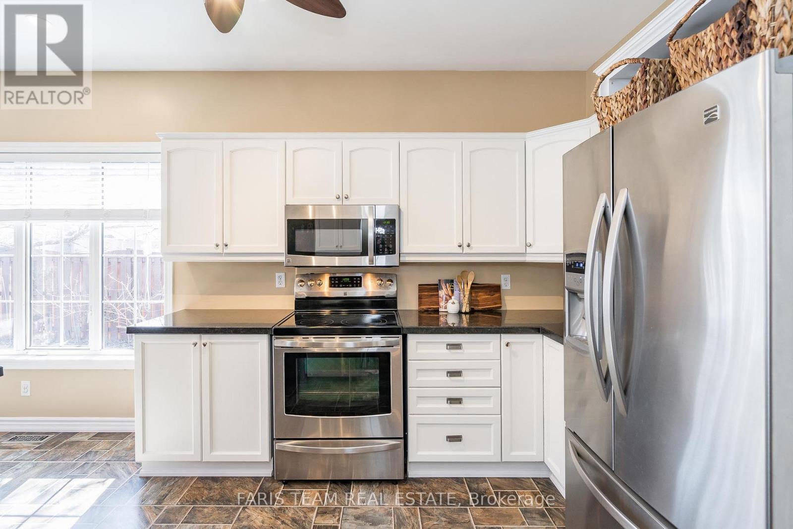 1 Bloxham Place, Barrie, Ontario  L4N 9K3 - Photo 9 - S12030786
