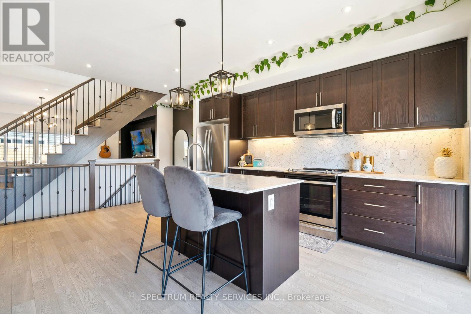 29 Shelburne Avenue, Wasaga Beach, Ontario  L9Z 0J4 - Photo 13 - S12162645