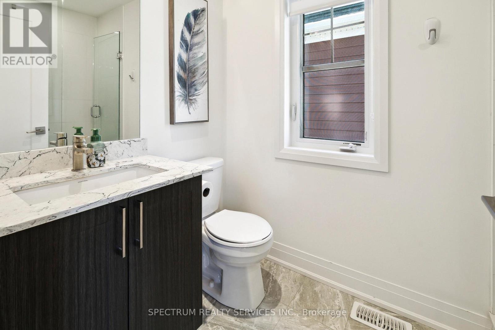 29 Shelburne Avenue, Wasaga Beach, Ontario  L9Z 0J4 - Photo 23 - S12162645