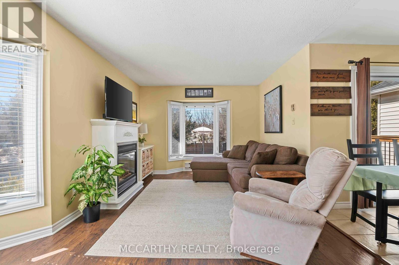 300 Shelburne Place, Shelburne, Ontario  L9V 3A9 - Photo 8 - X12028076
