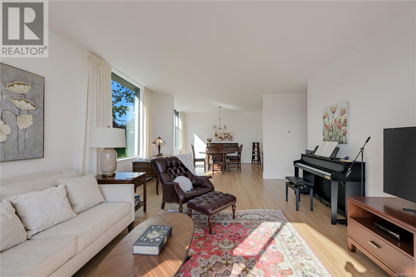 Property at 101 1420 Beach Dr image 4