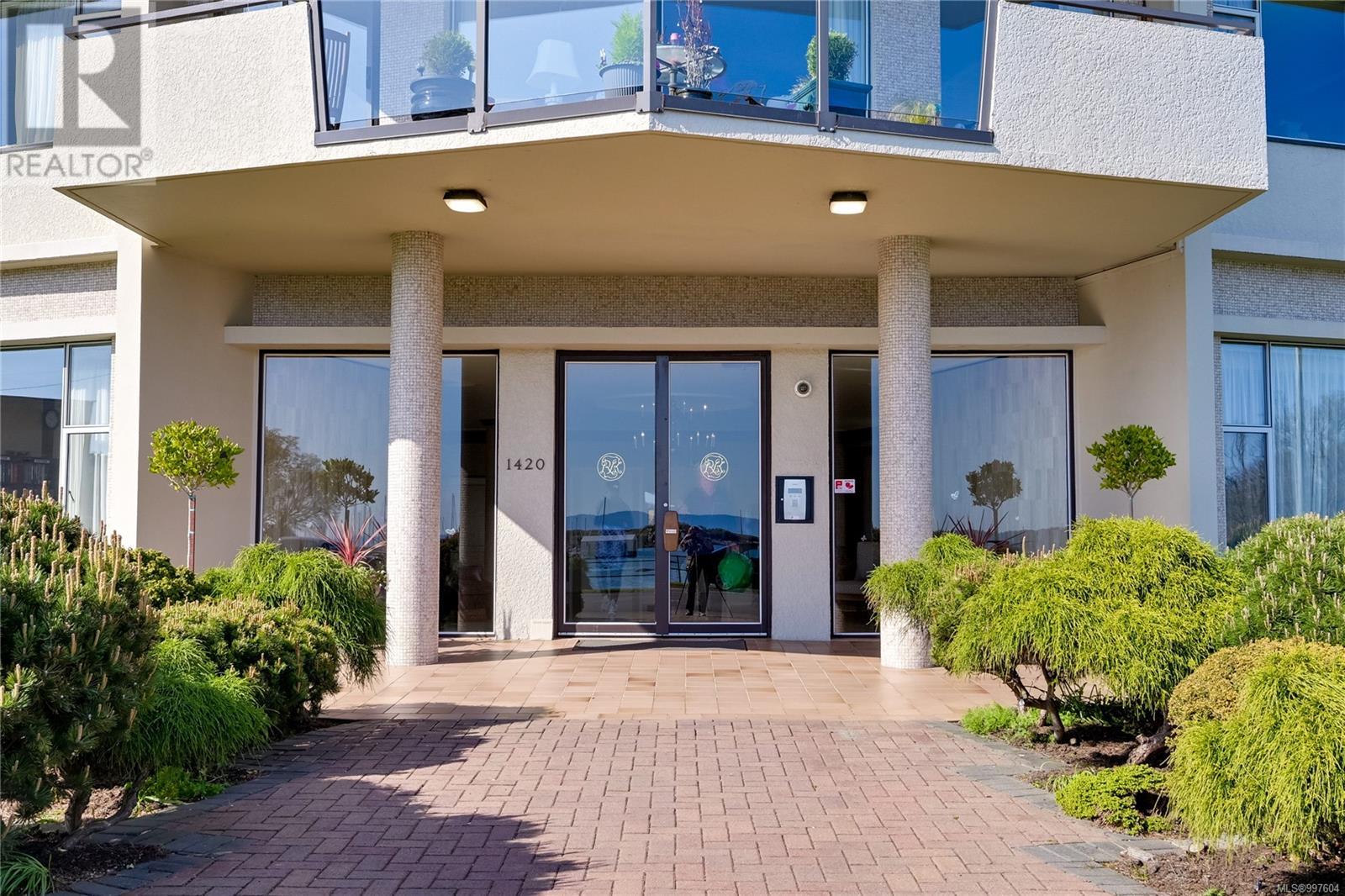 Property at 101 1420 Beach Dr image 3