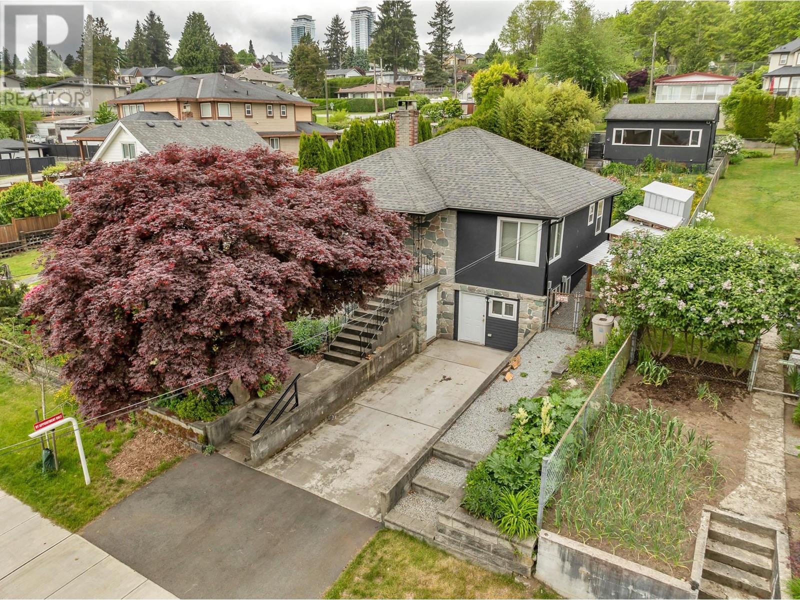 Property at 1305 THOMAS AVENUE image 3