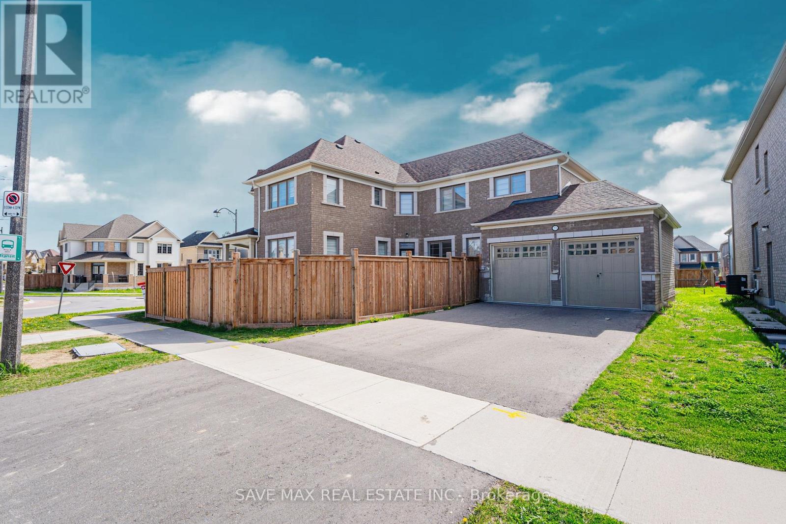 2576 Bandsman Crescent, Oshawa, Ontario  L1L 0M1 - Photo 3 - E12162996