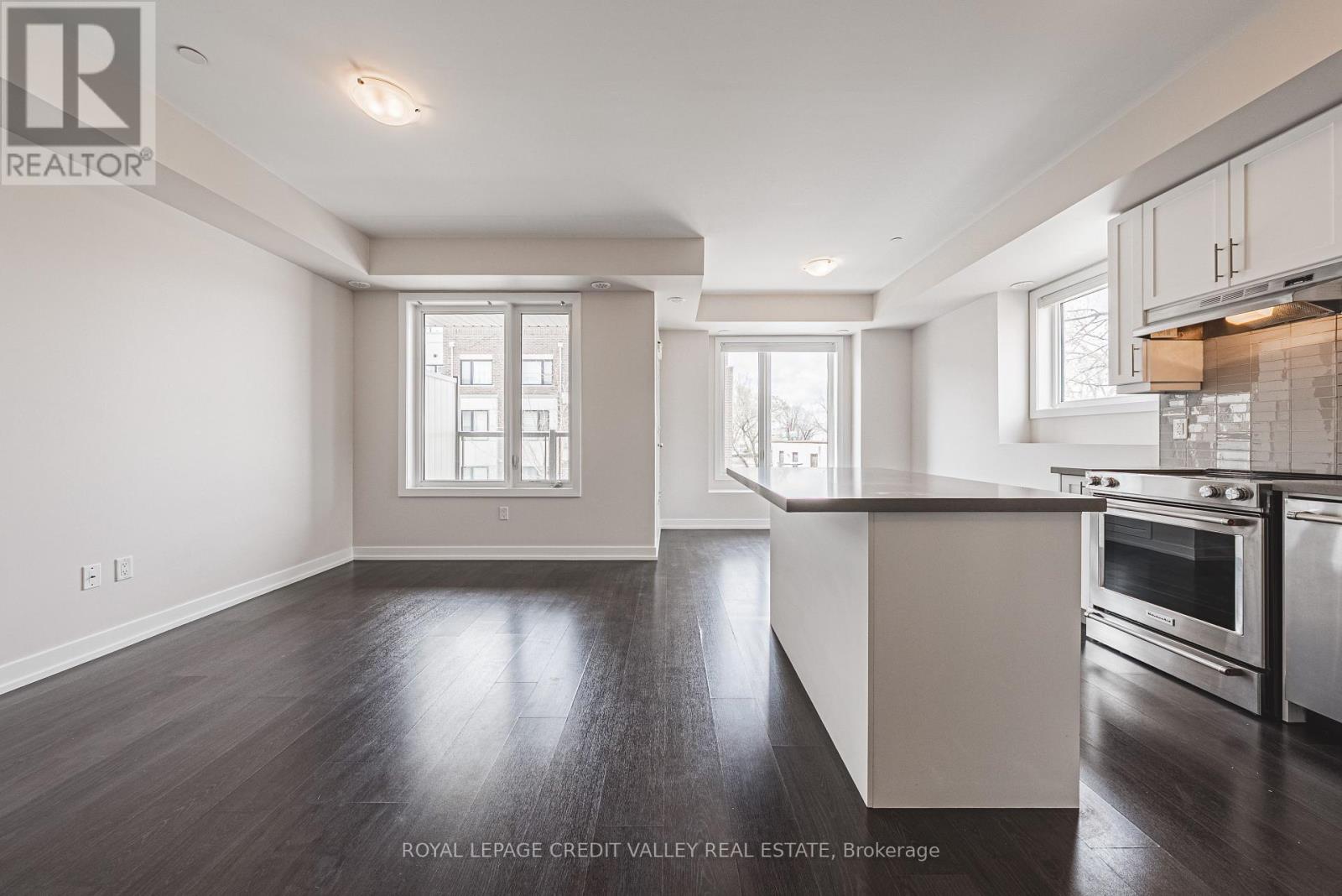 Property at 116 - 256 ROYAL YORK ROAD E image 4