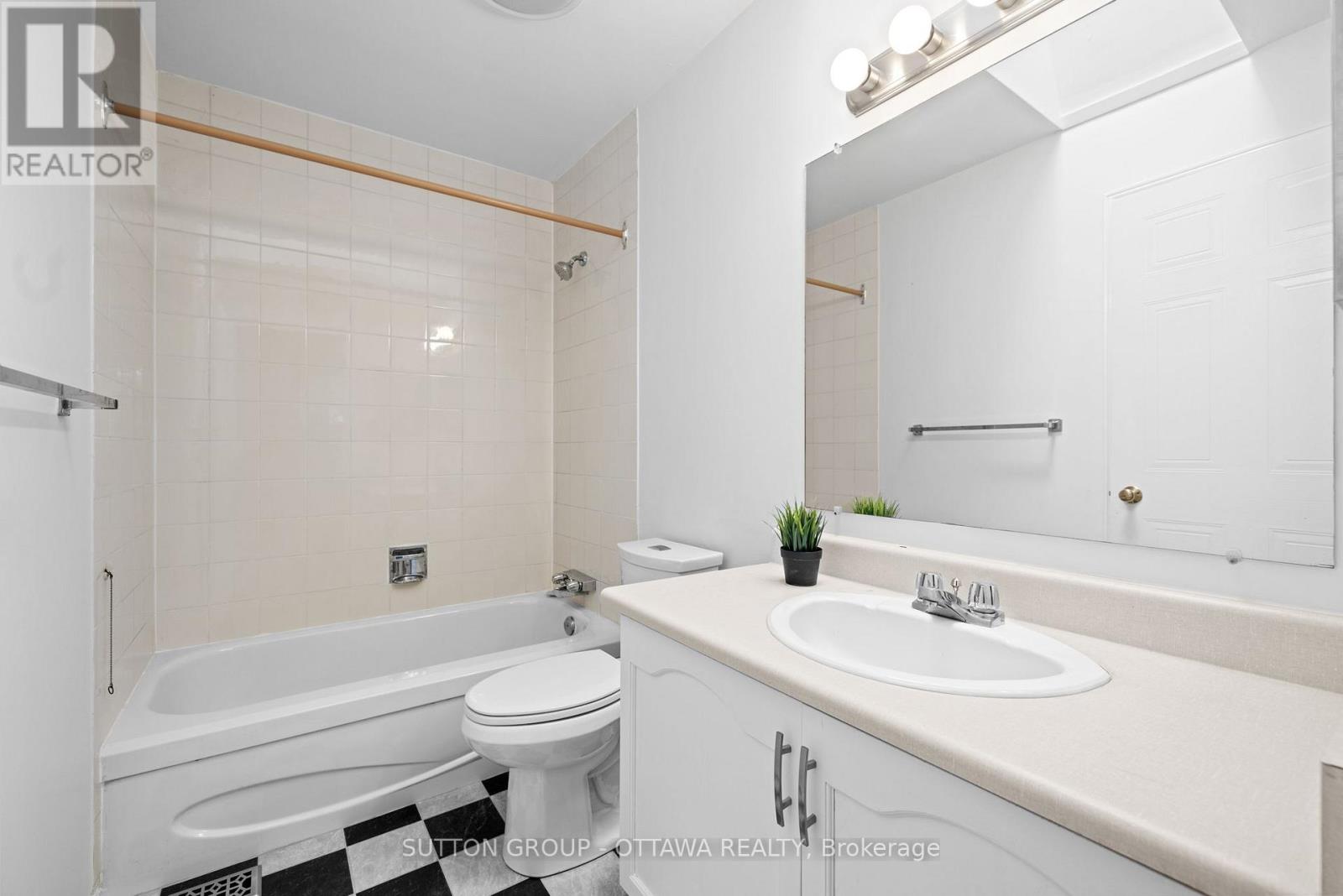 218 Switzer Avenue, Ottawa, Ontario  K1Z 7H9 - Photo 10 - X12163311