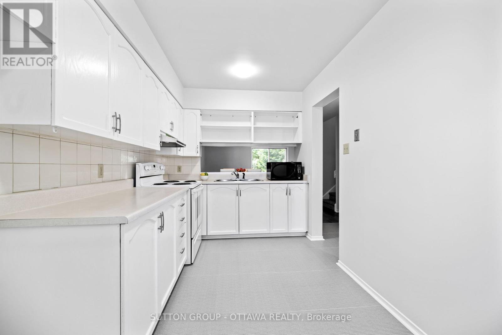 218 Switzer Avenue, Ottawa, Ontario  K1Z 7H9 - Photo 3 - X12163311