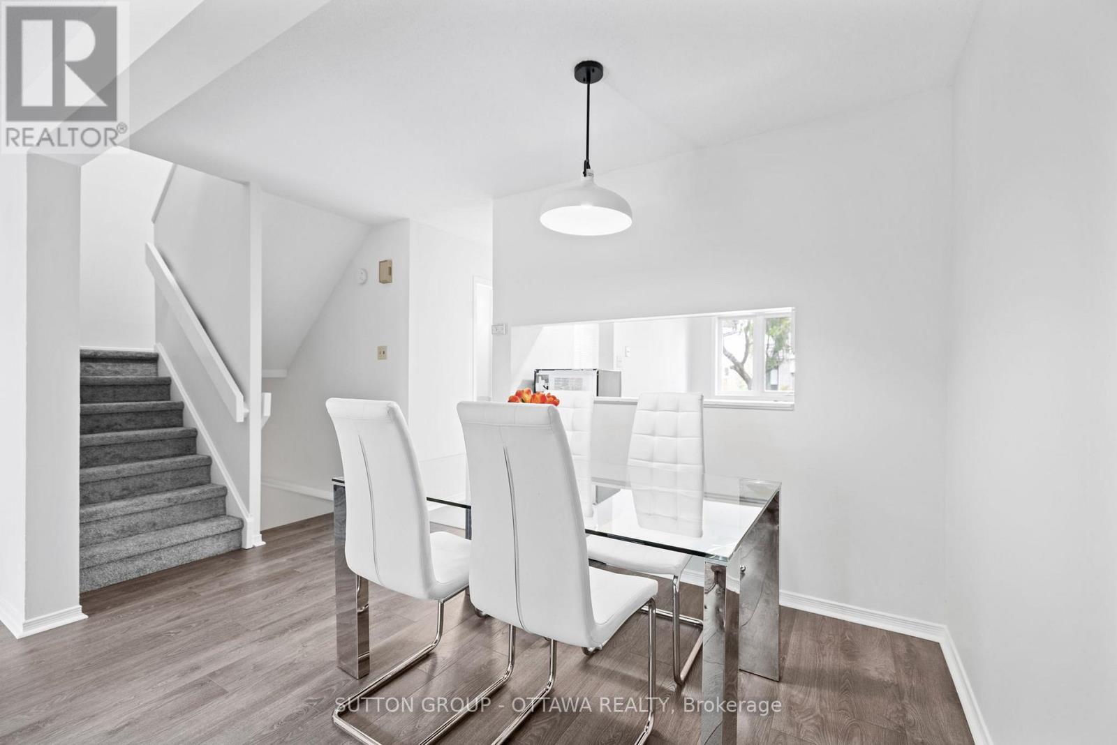 218 Switzer Avenue, Ottawa, Ontario  K1Z 7H9 - Photo 9 - X12163311