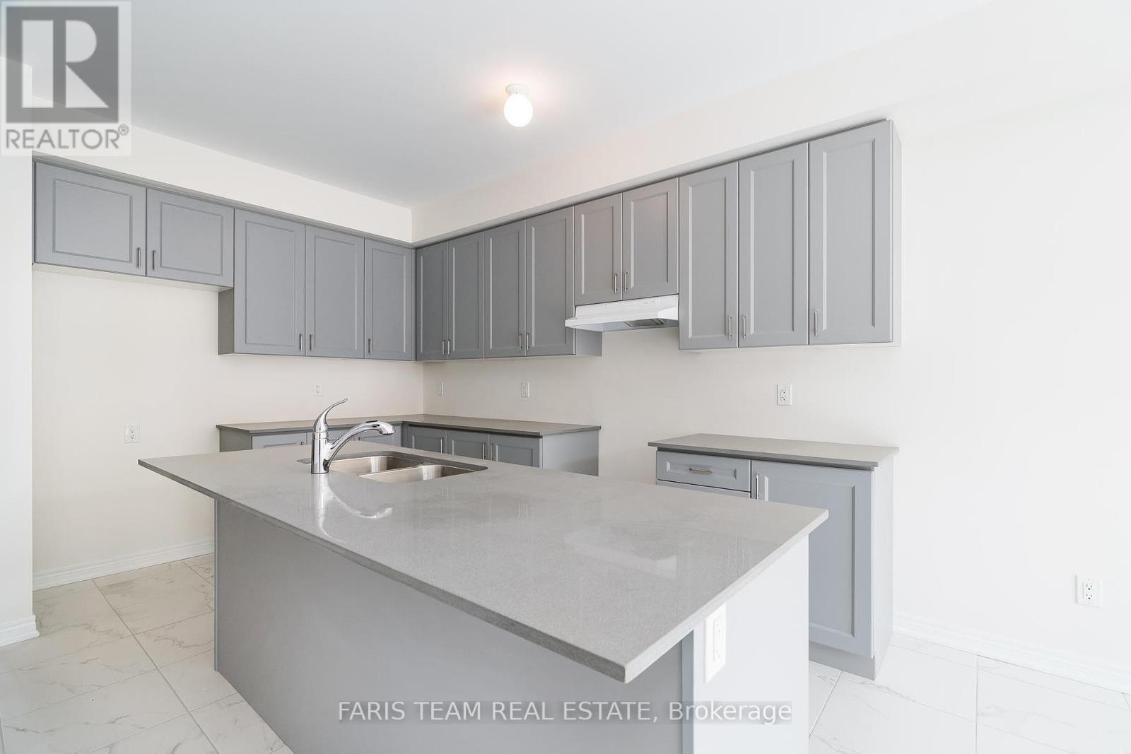 1321 Davis Loop, Innisfil, Ontario  L0L 1W0 - Photo 5 - N12142258