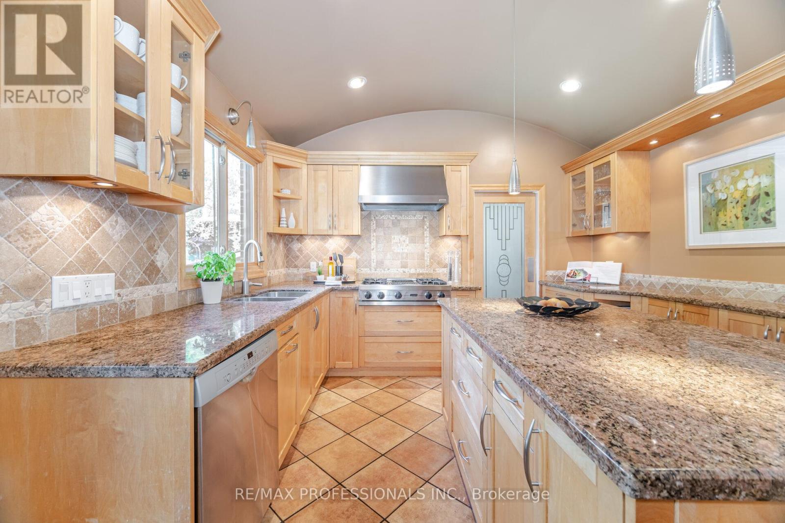 8 Silverthorne Bush Drive, Toronto, Ontario  M9C 2X5 - Photo 16 - W12161836