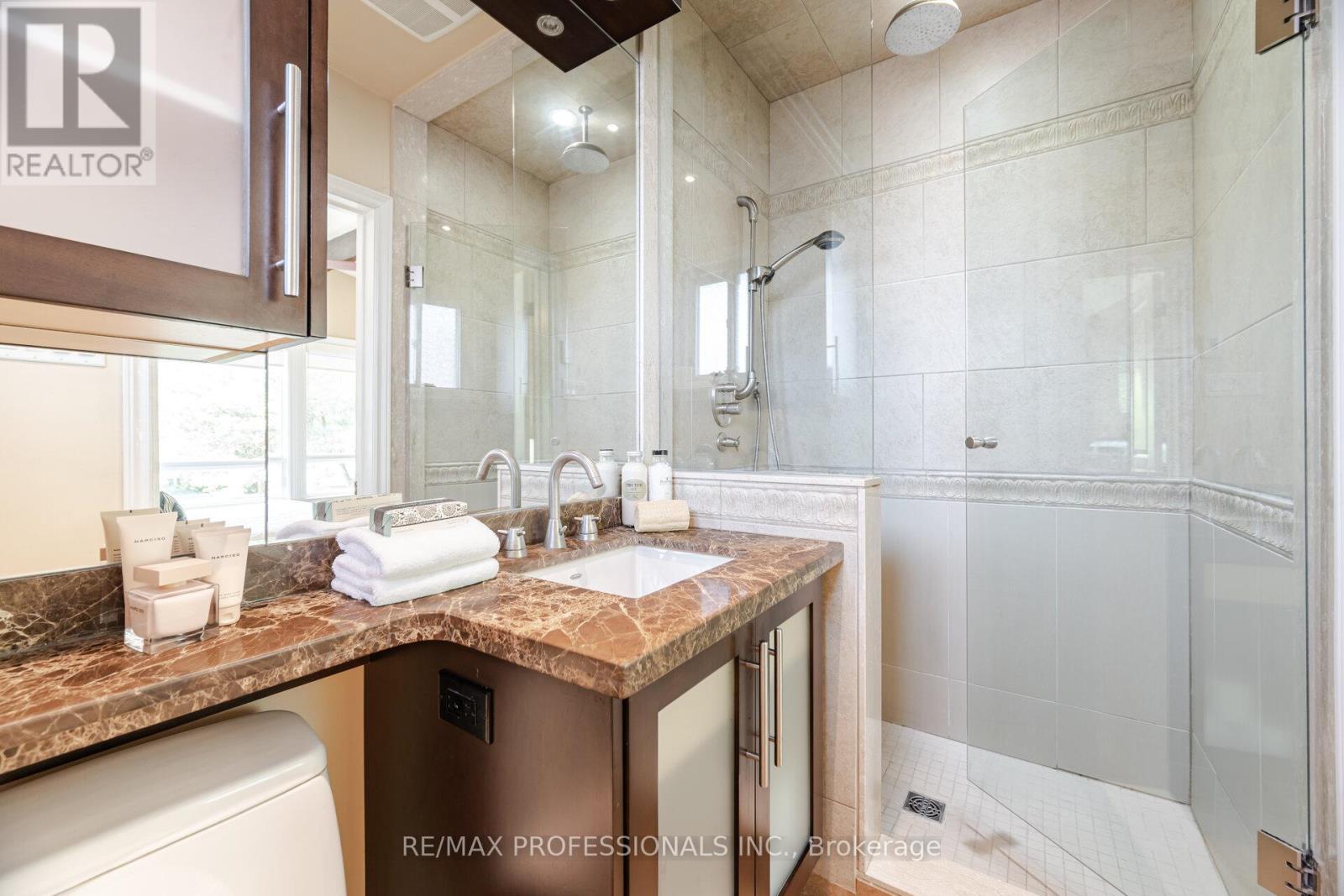 8 Silverthorne Bush Drive, Toronto, Ontario  M9C 2X5 - Photo 21 - W12161836